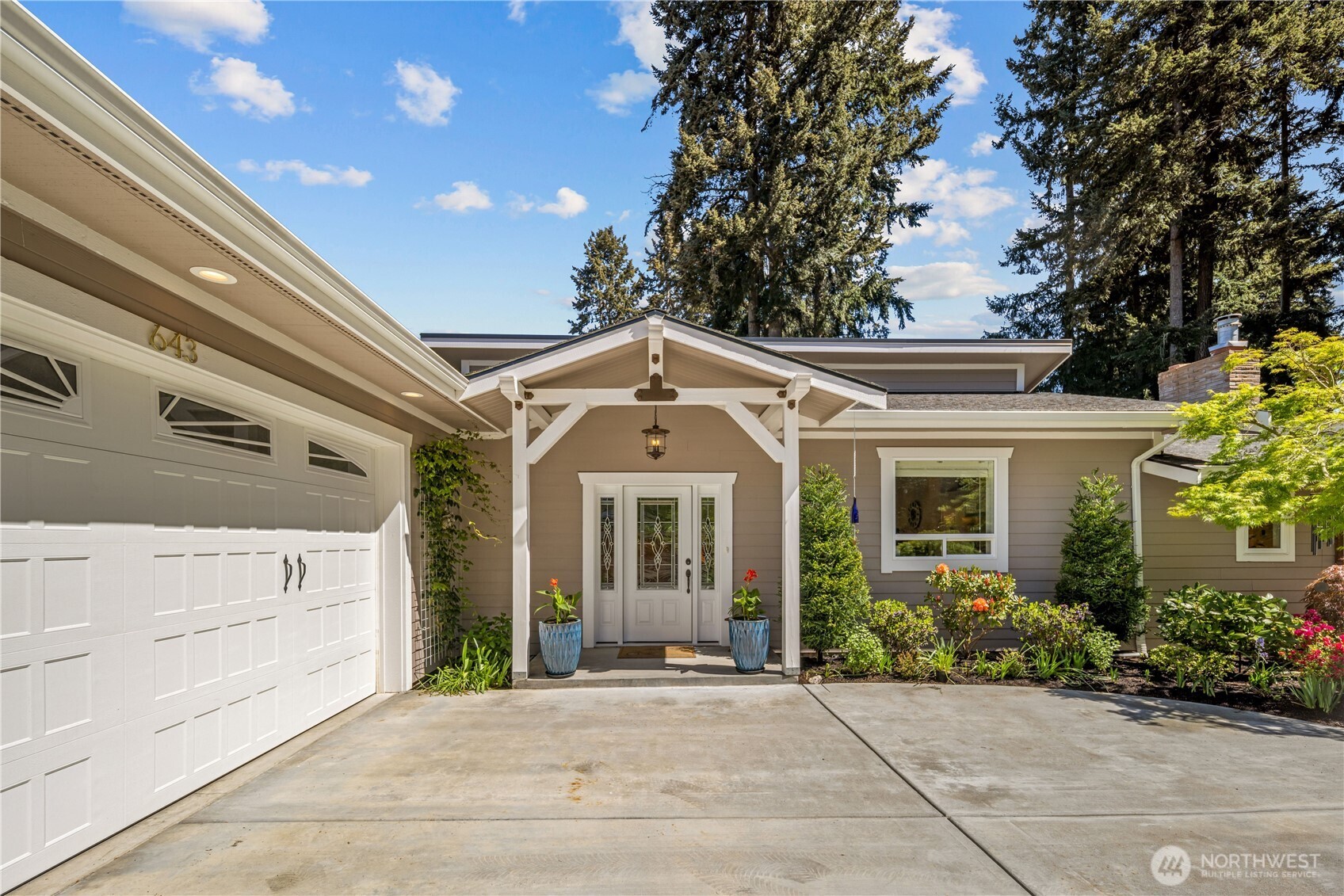 643 Edmonds Way