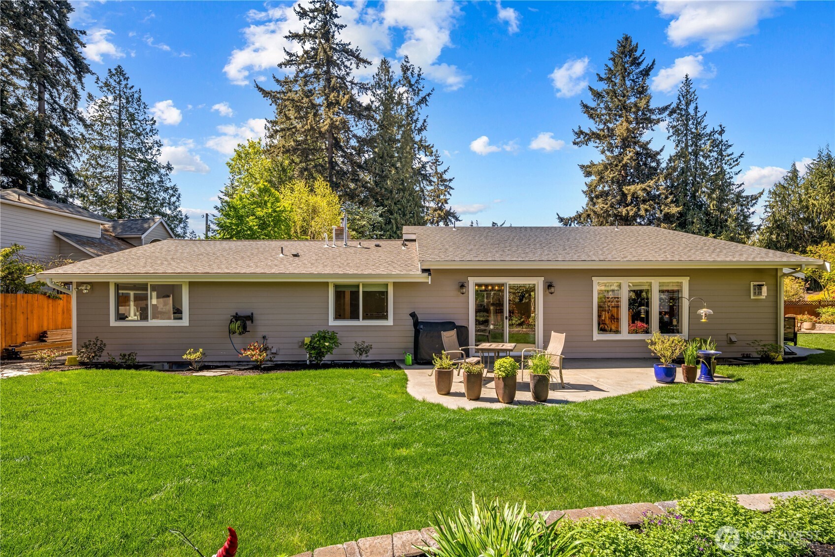 643 Edmonds Way