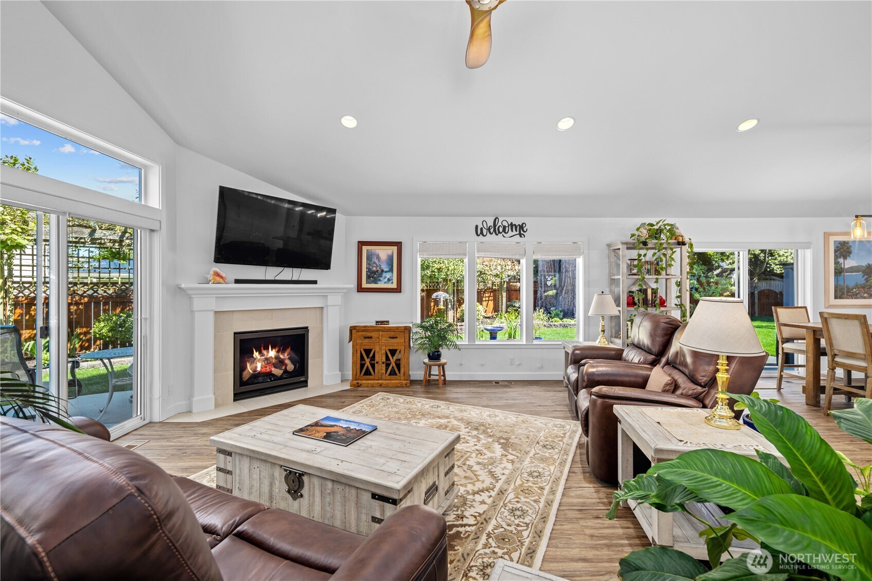 643 Edmonds Way
