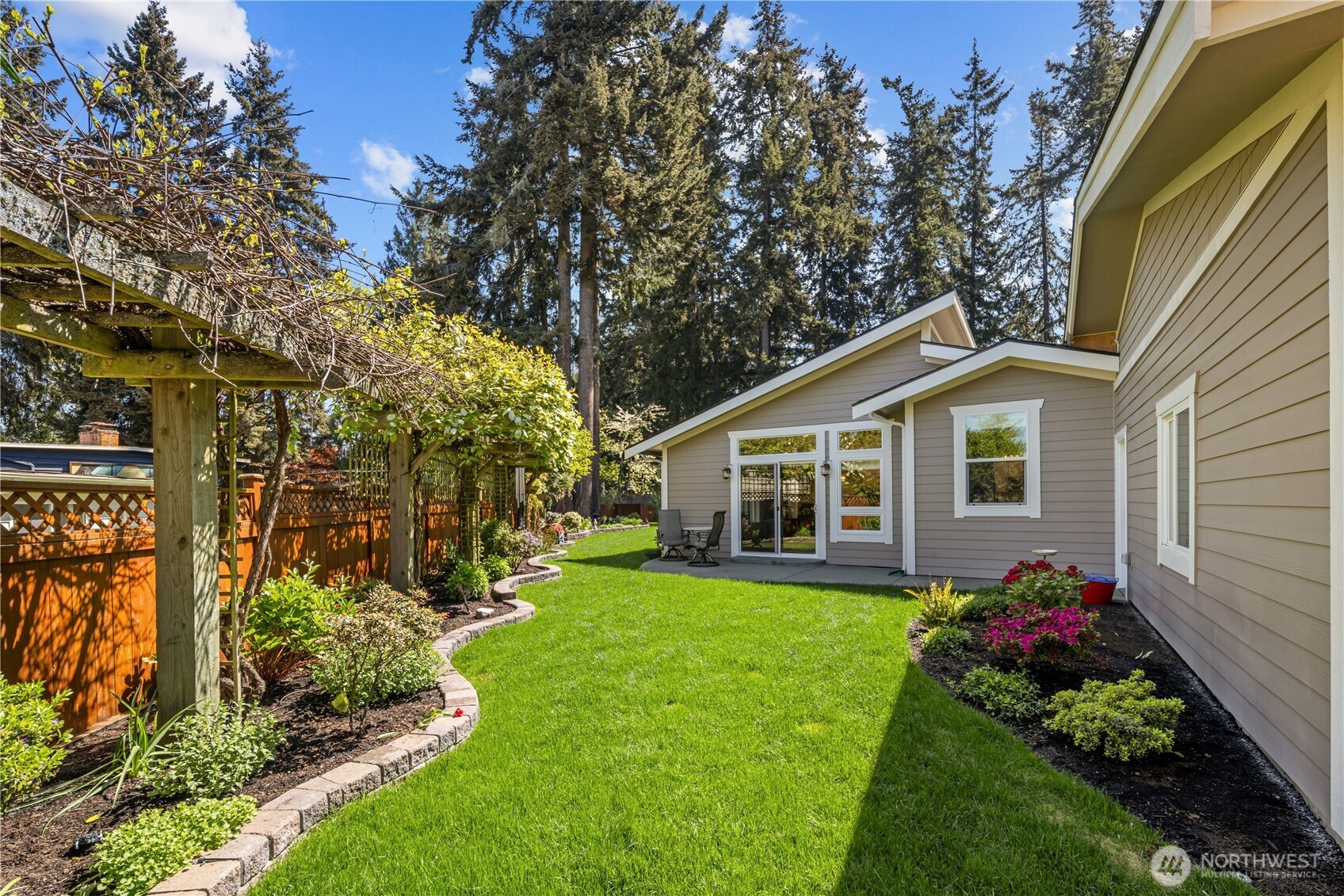 643 Edmonds Way
