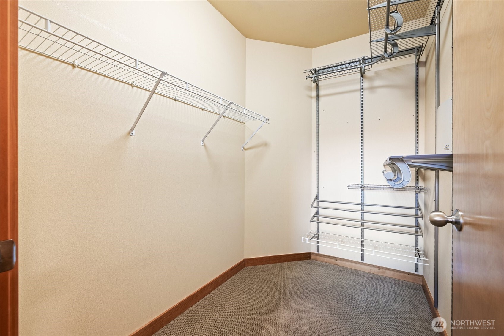 827 Hiawatha Place S Unit: 515