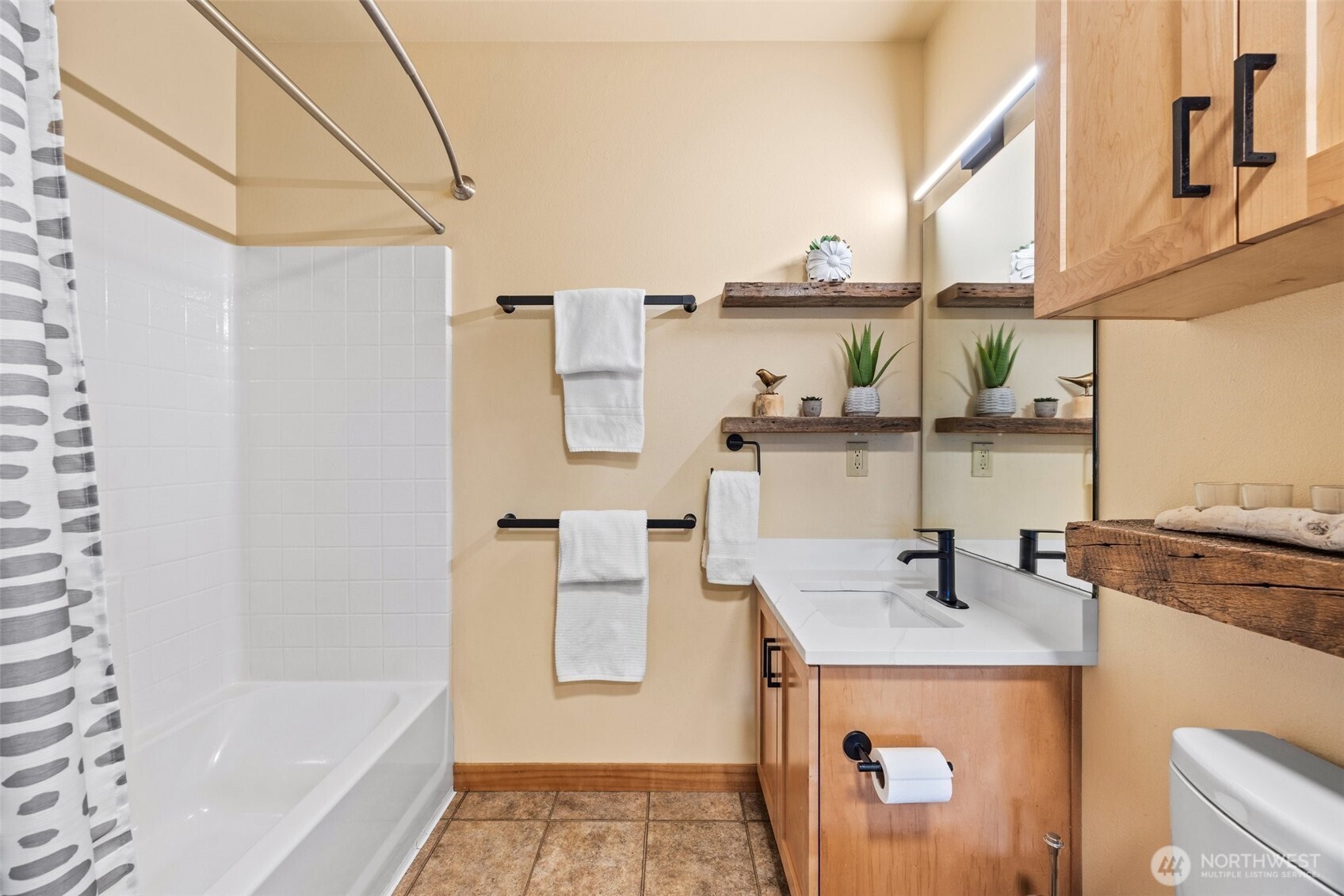 827 Hiawatha Place S Unit: 515