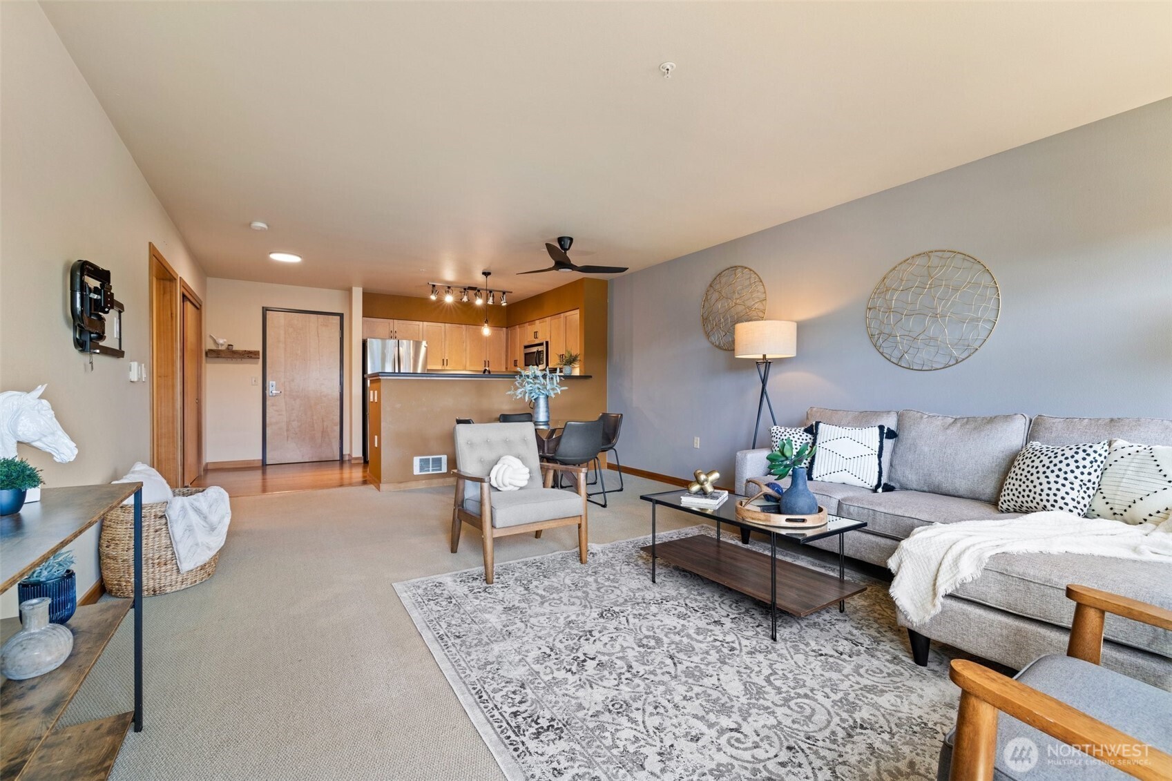 827 Hiawatha Place S Unit: 515