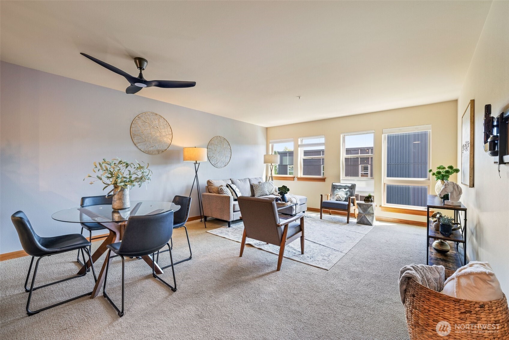 827 Hiawatha Place S Unit: 515