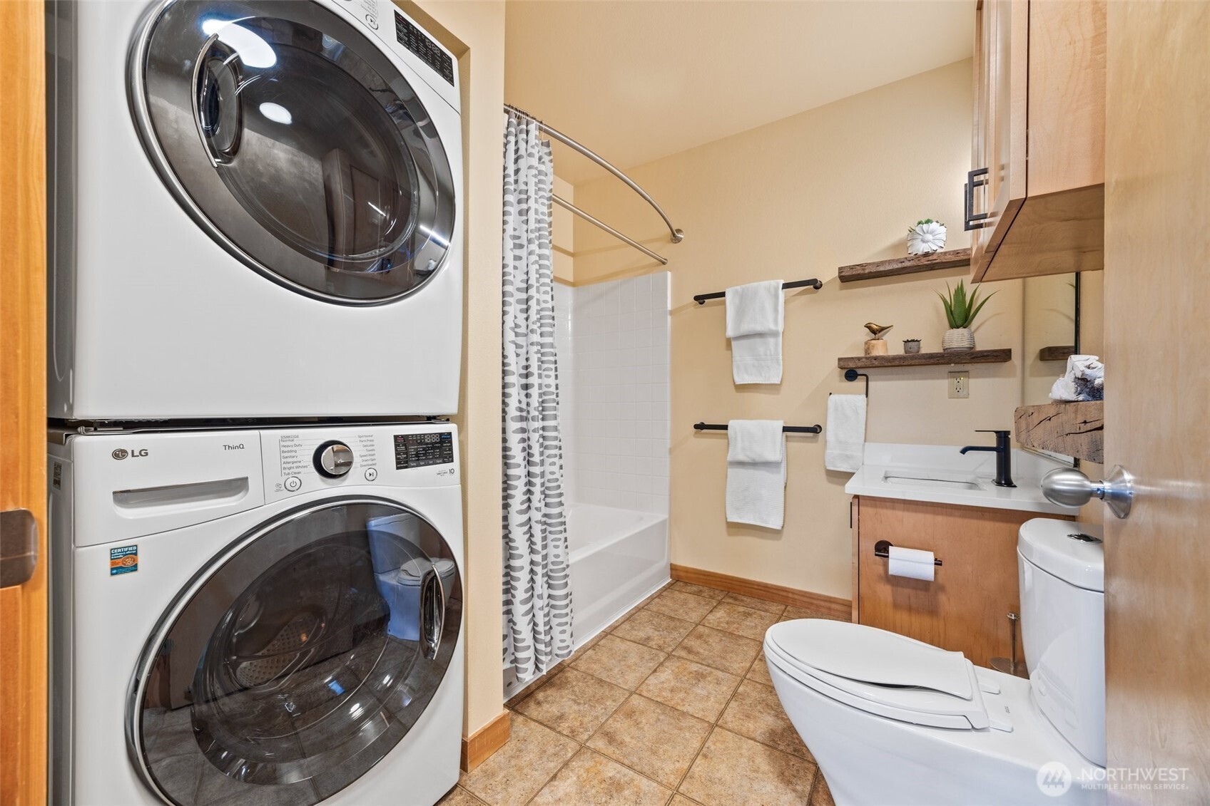 827 Hiawatha Place S Unit: 515