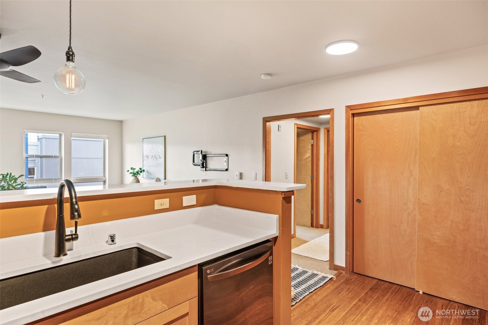 827 Hiawatha Place S Unit: 515