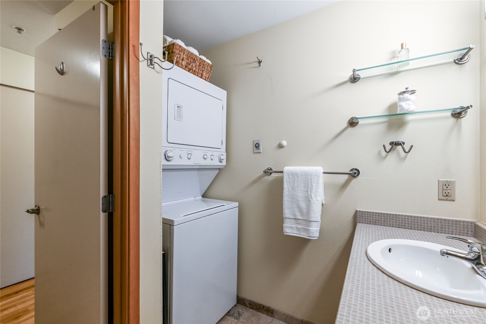 4020 Aurora Avenue N Unit: 308