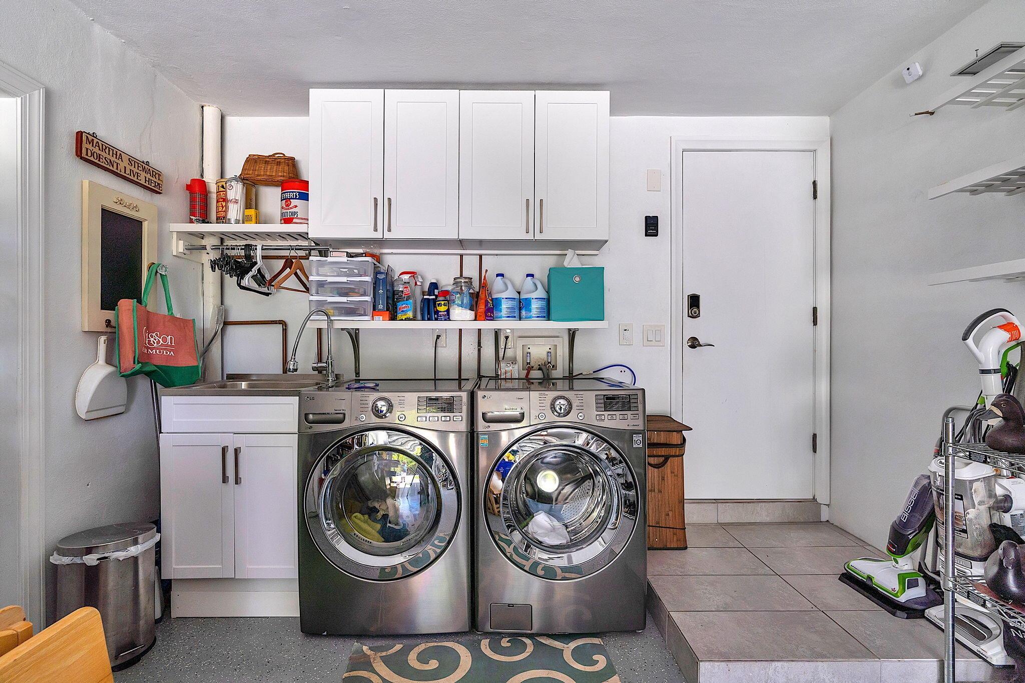 912 N Lakeside Drive