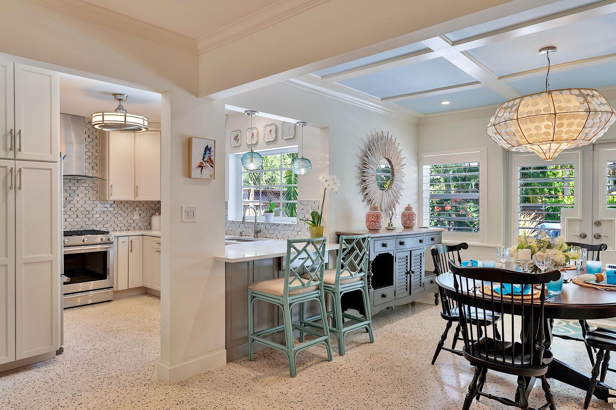 912 N Lakeside Drive