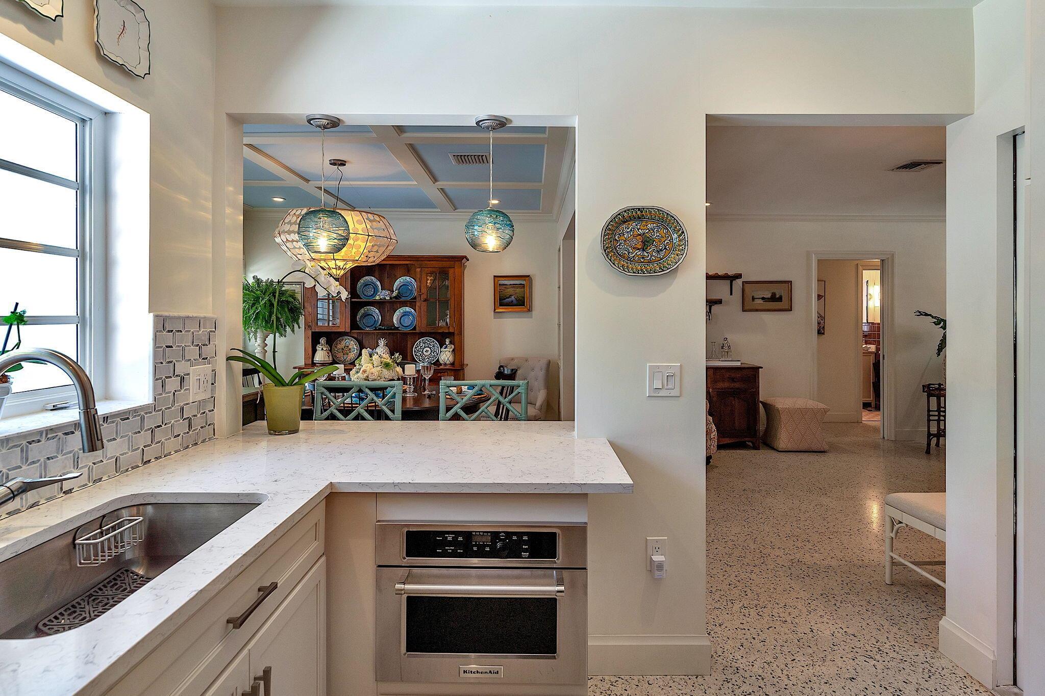 912 N Lakeside Drive