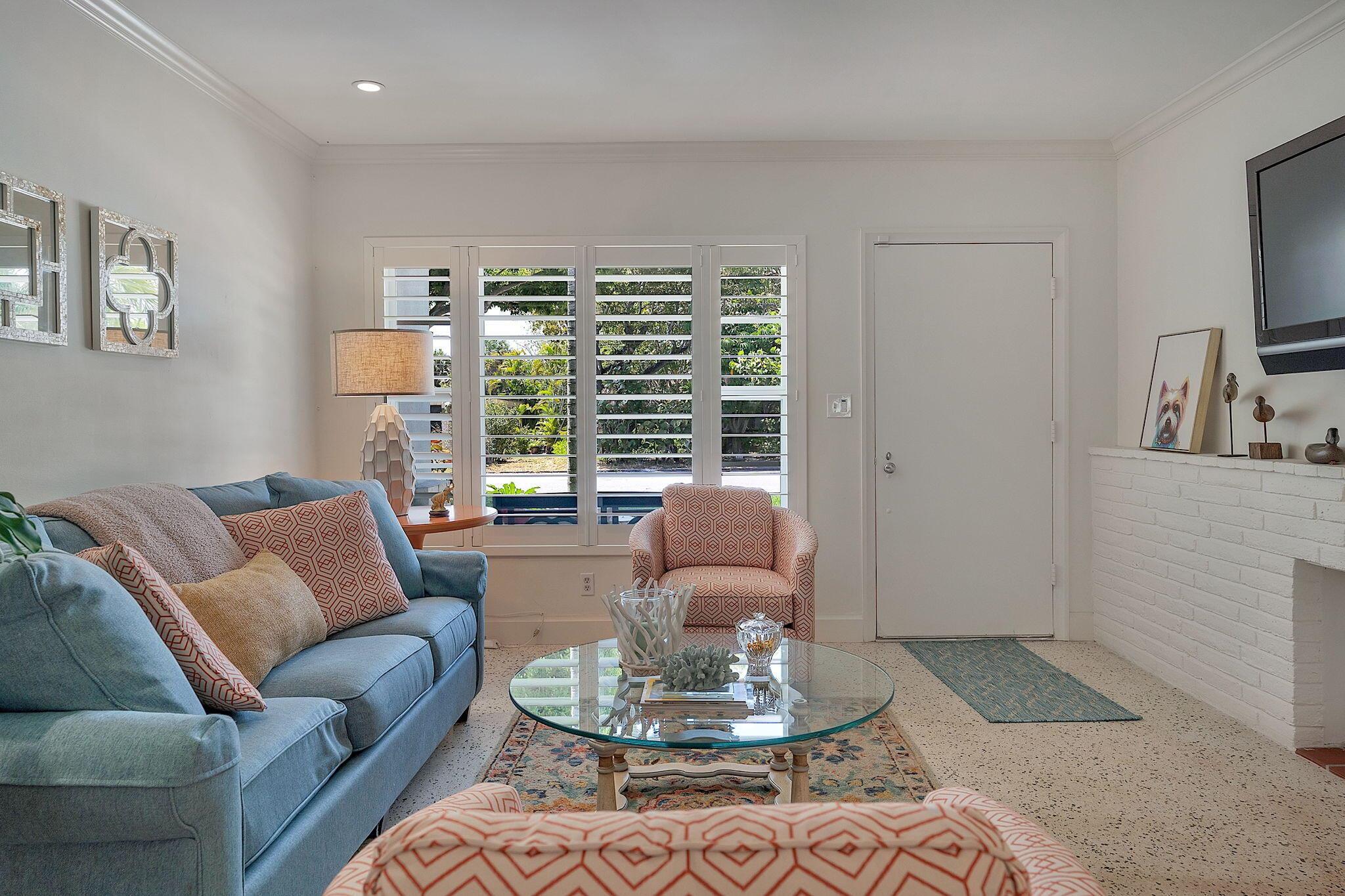 912 N Lakeside Drive