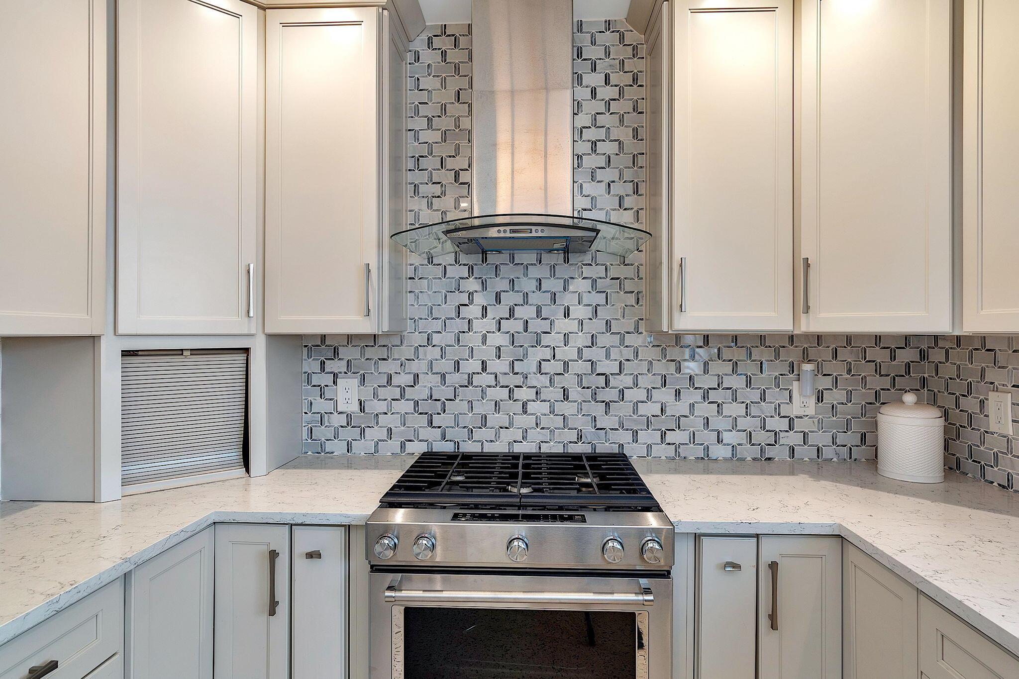 912 N Lakeside Drive