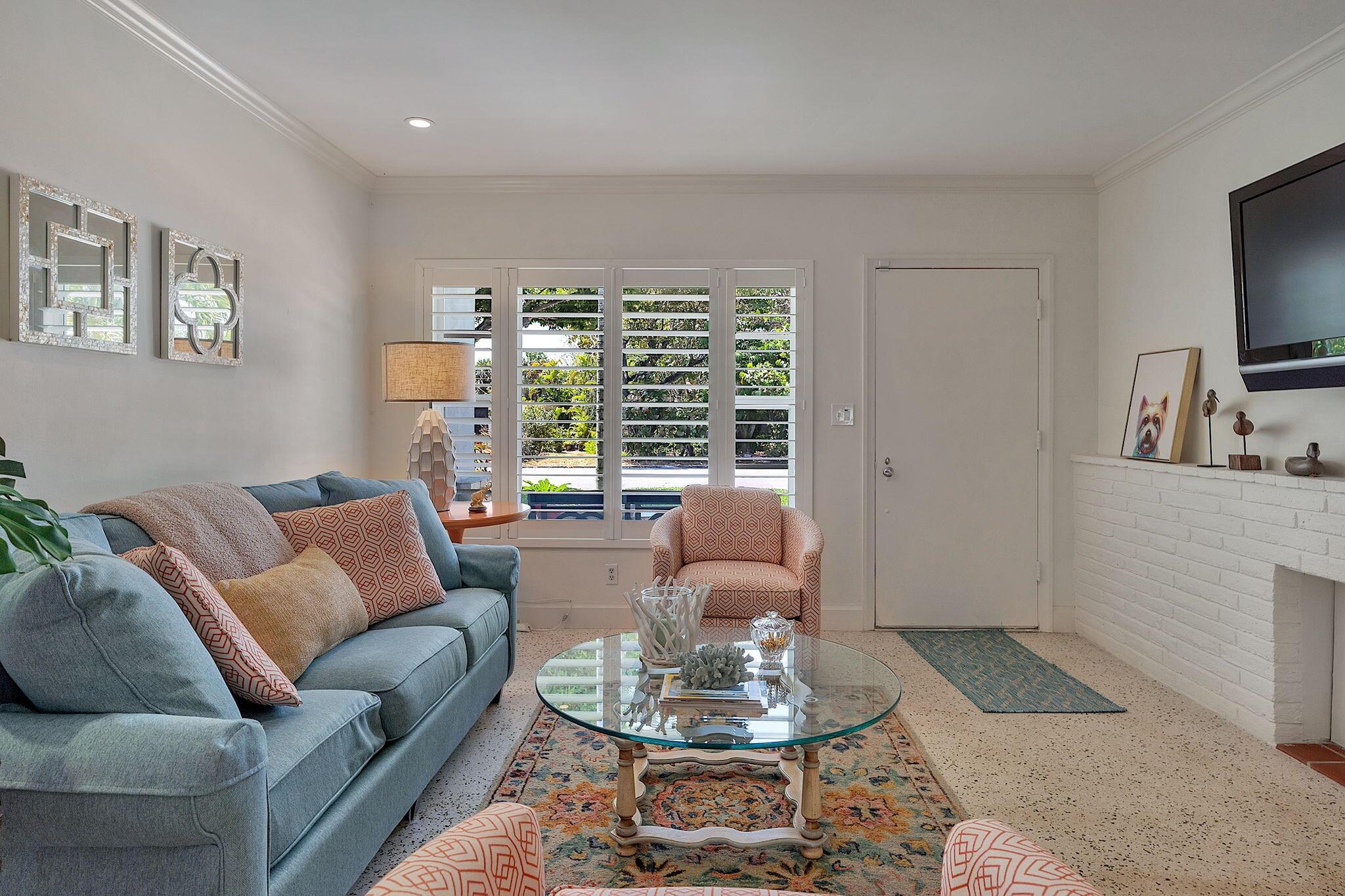 912 N Lakeside Drive