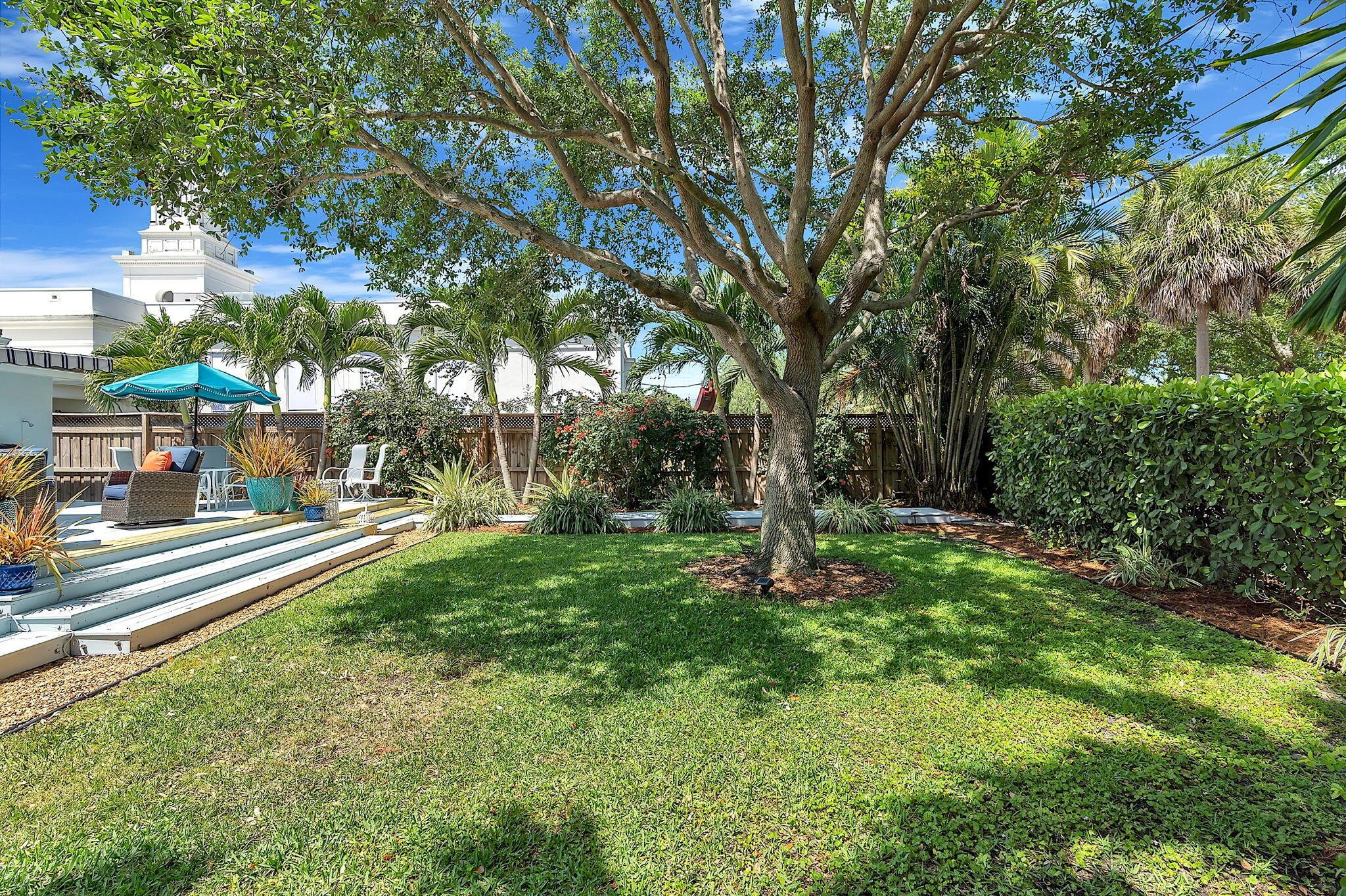 912 N Lakeside Drive