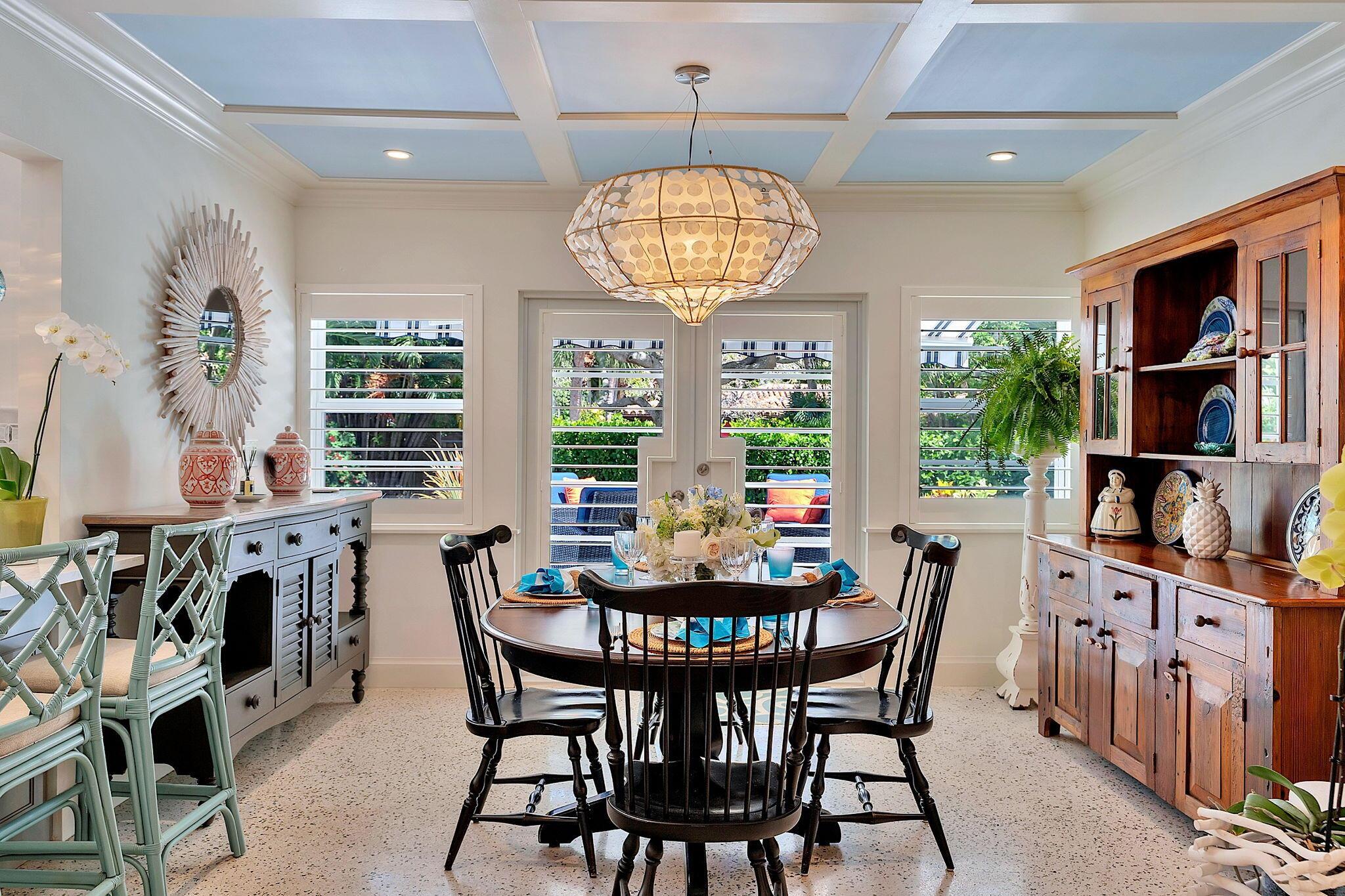 912 N Lakeside Drive