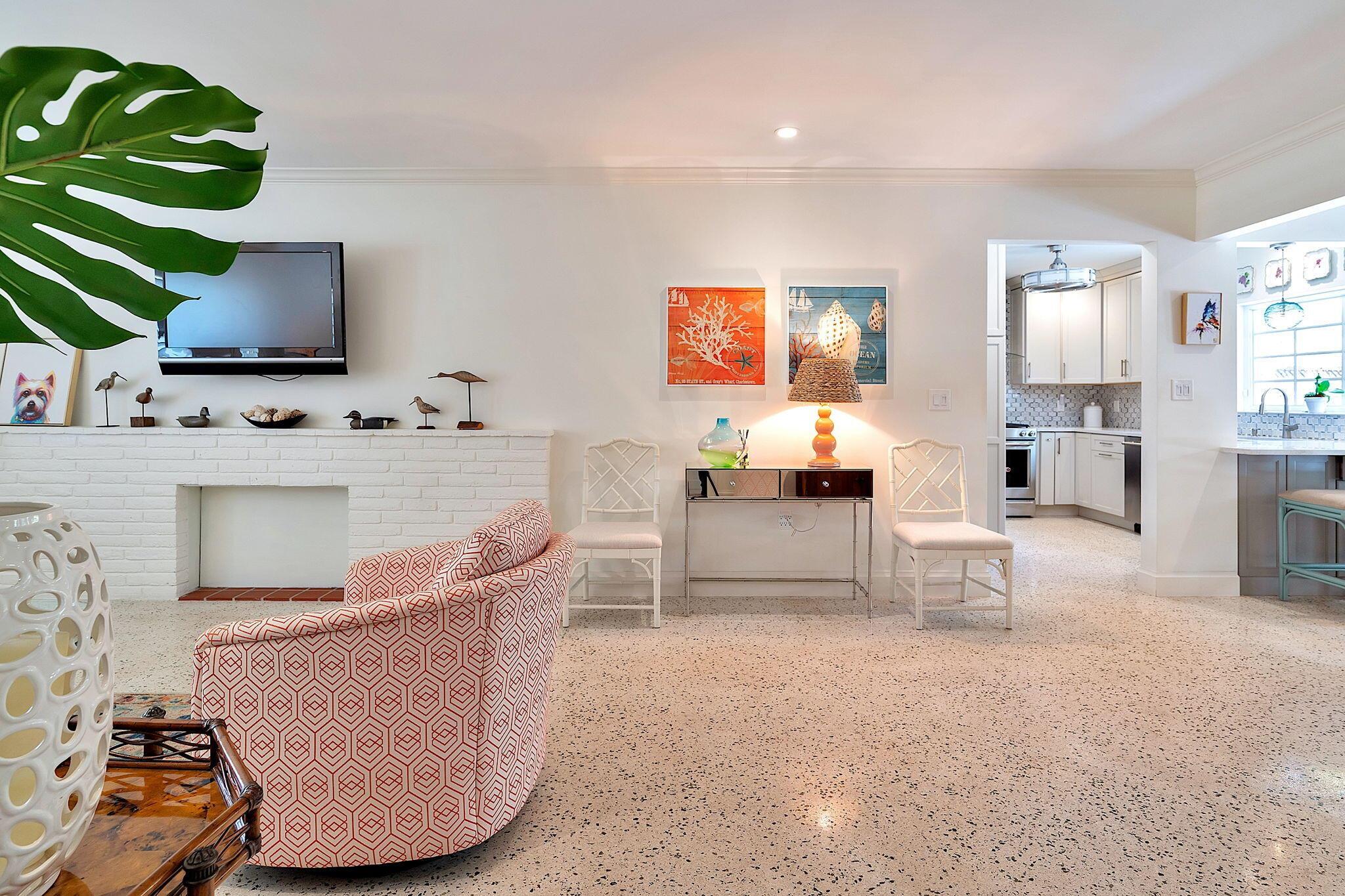 912 N Lakeside Drive