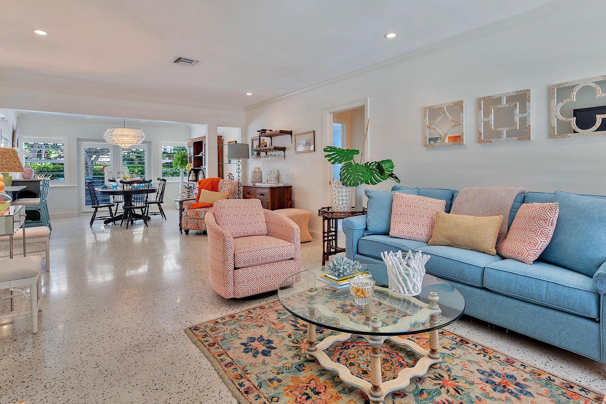 912 N Lakeside Drive