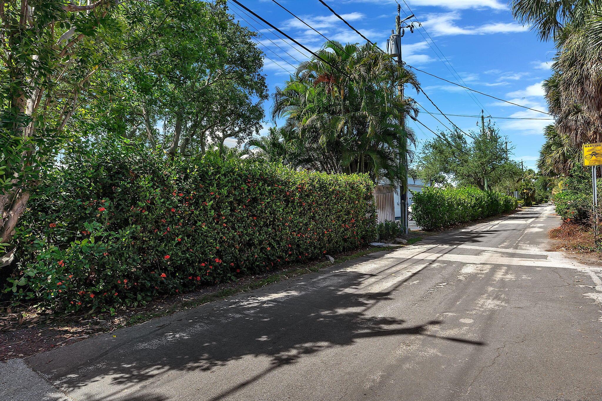 912 N Lakeside Drive