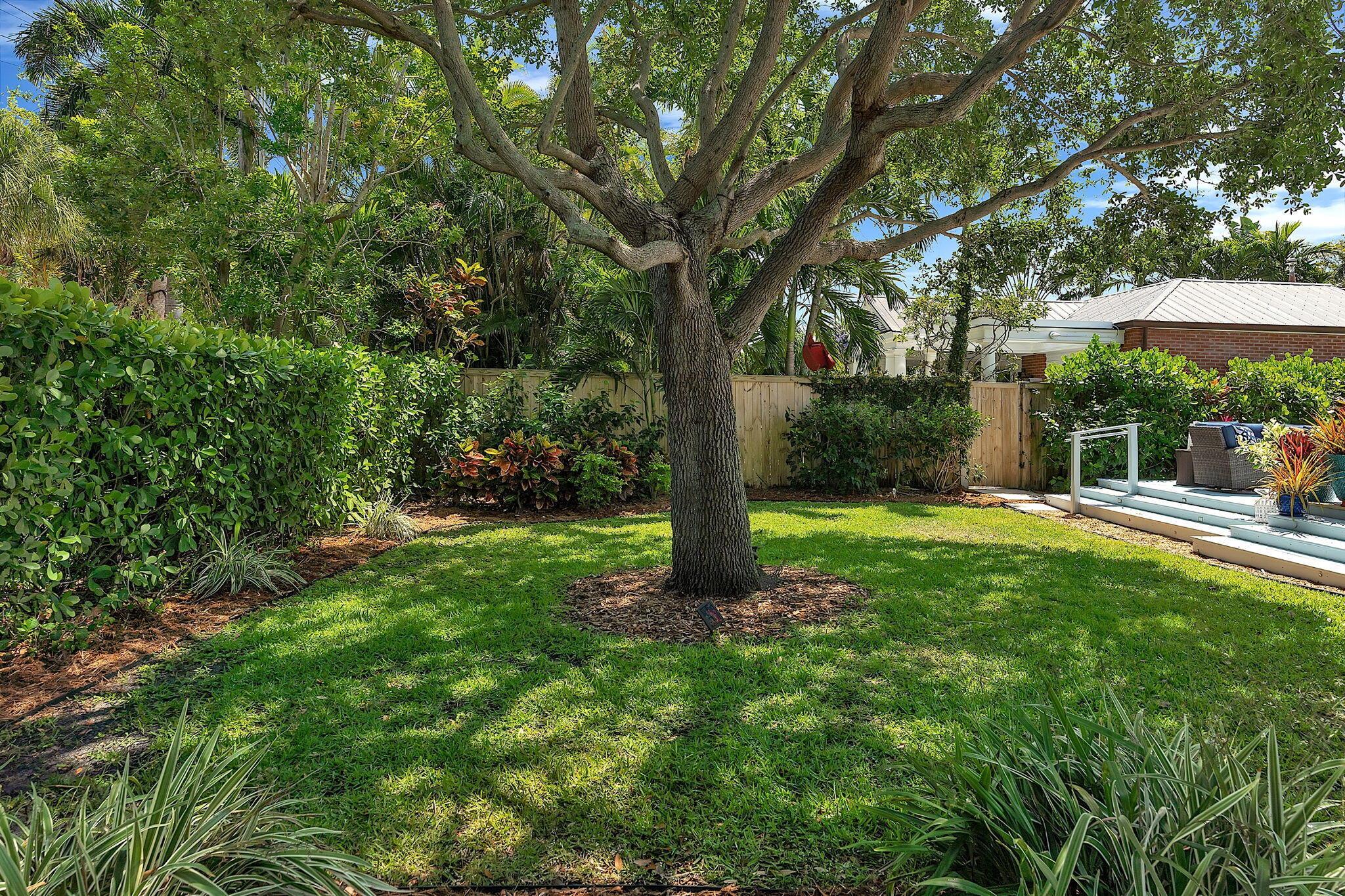 912 N Lakeside Drive