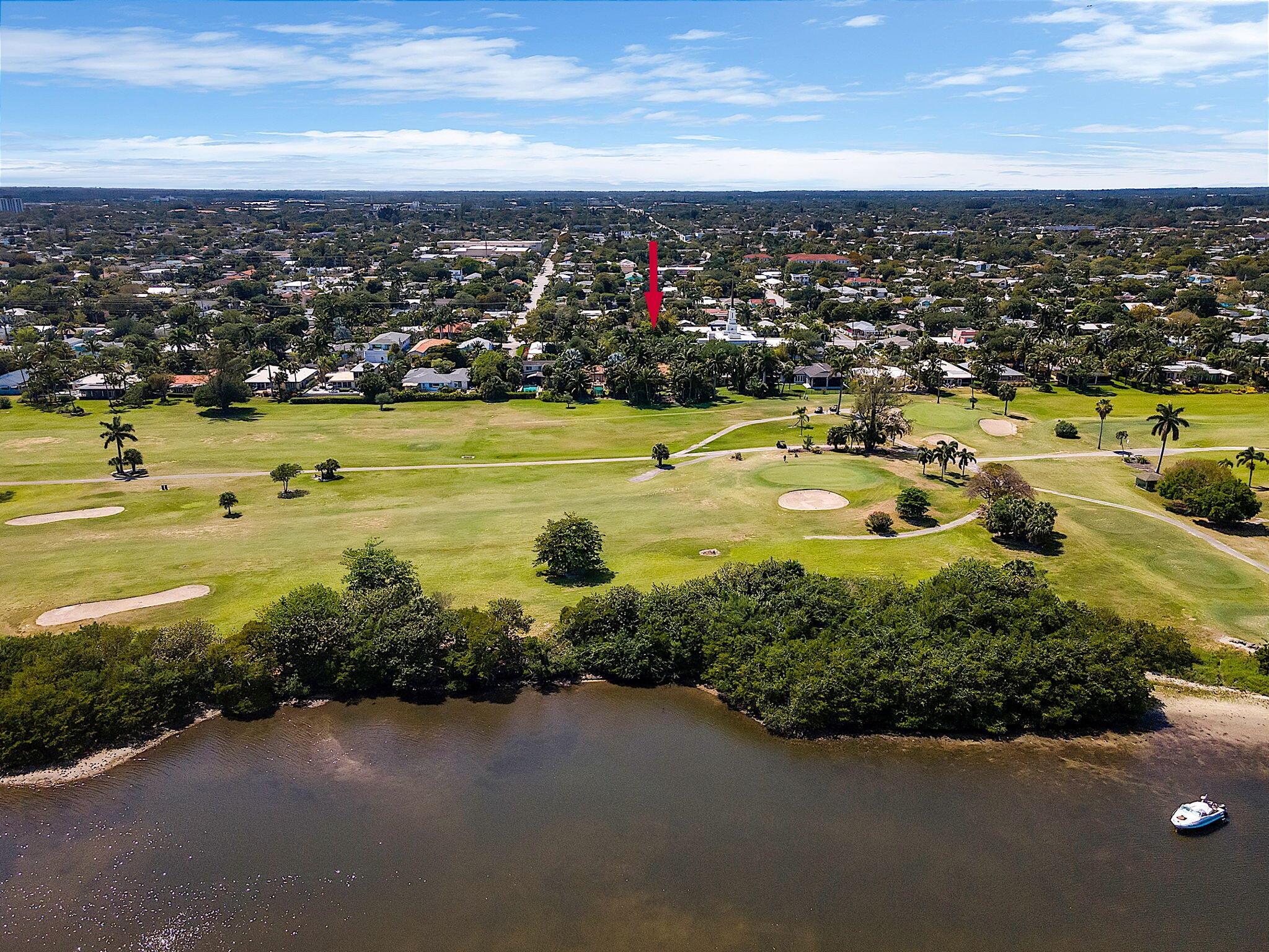 912 N Lakeside Drive