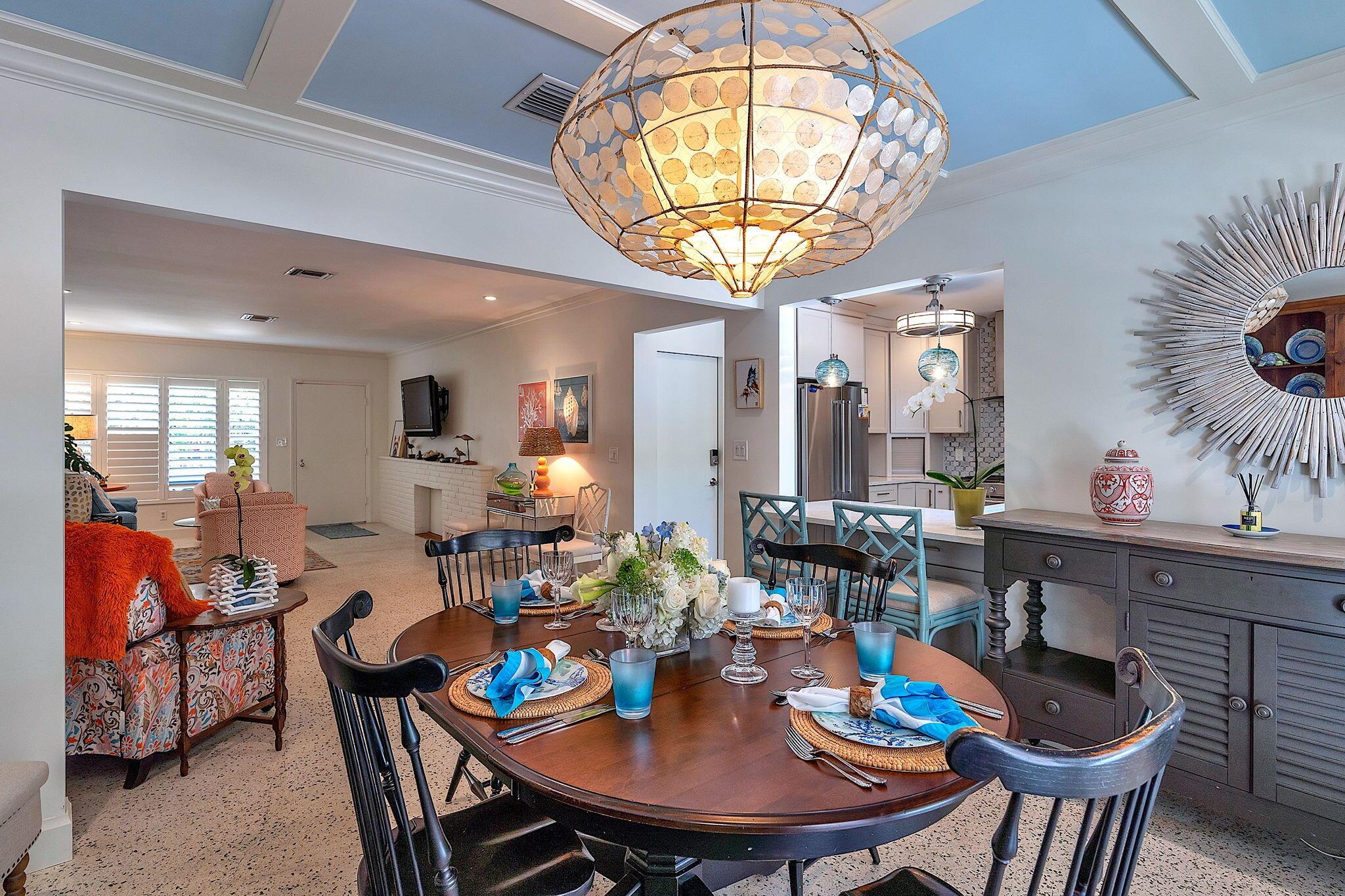 912 N Lakeside Drive