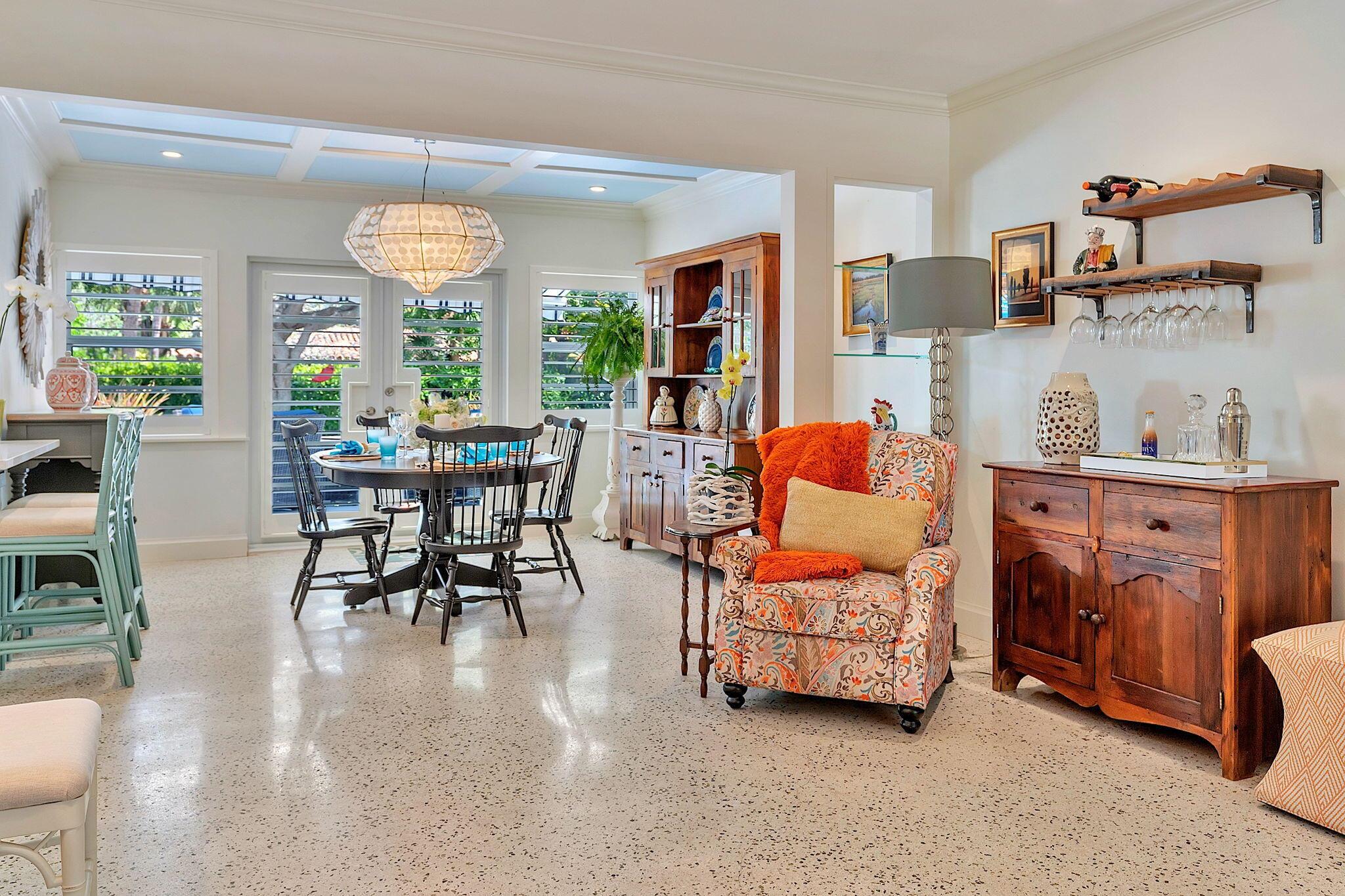 912 N Lakeside Drive