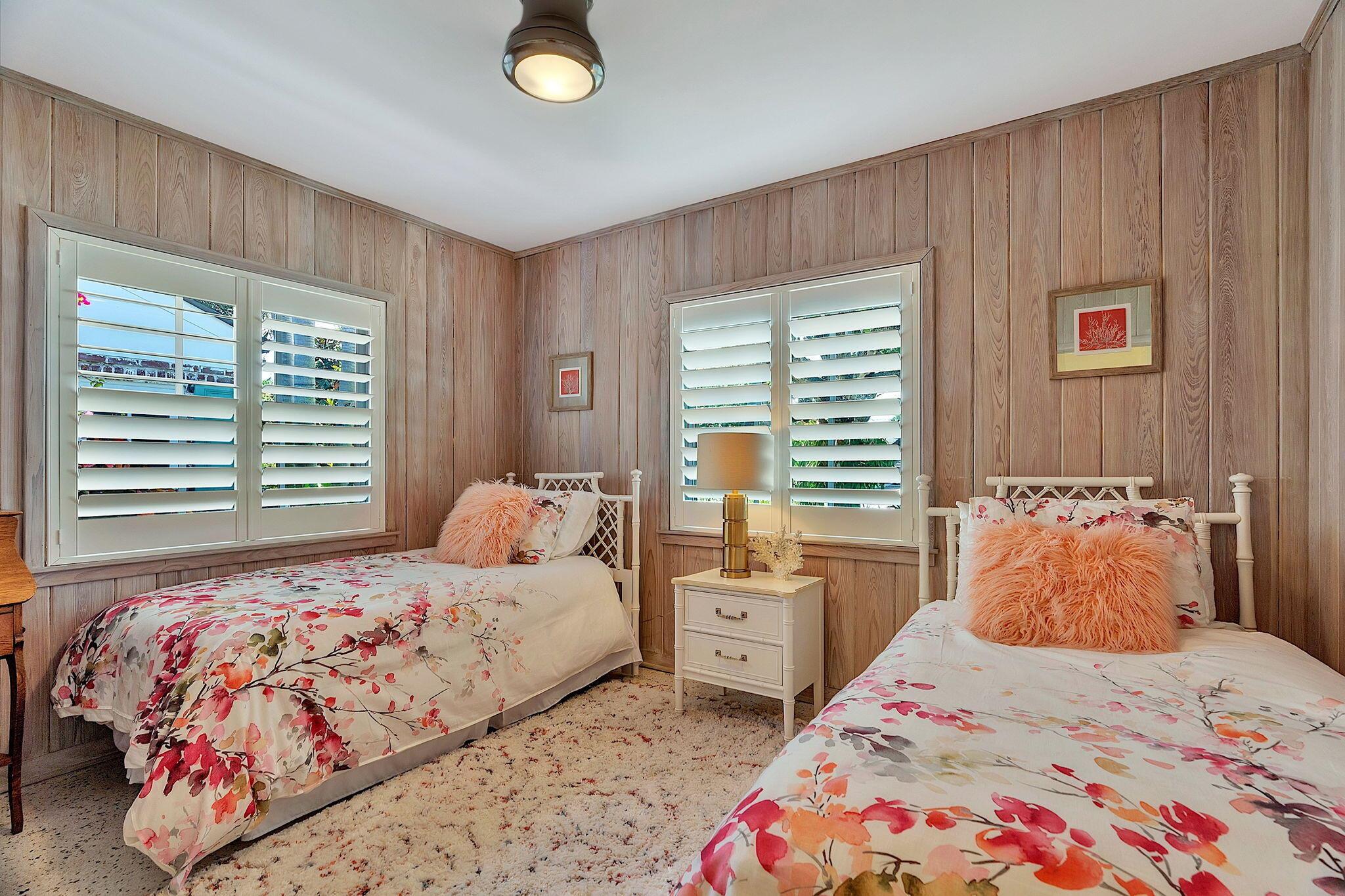 912 N Lakeside Drive