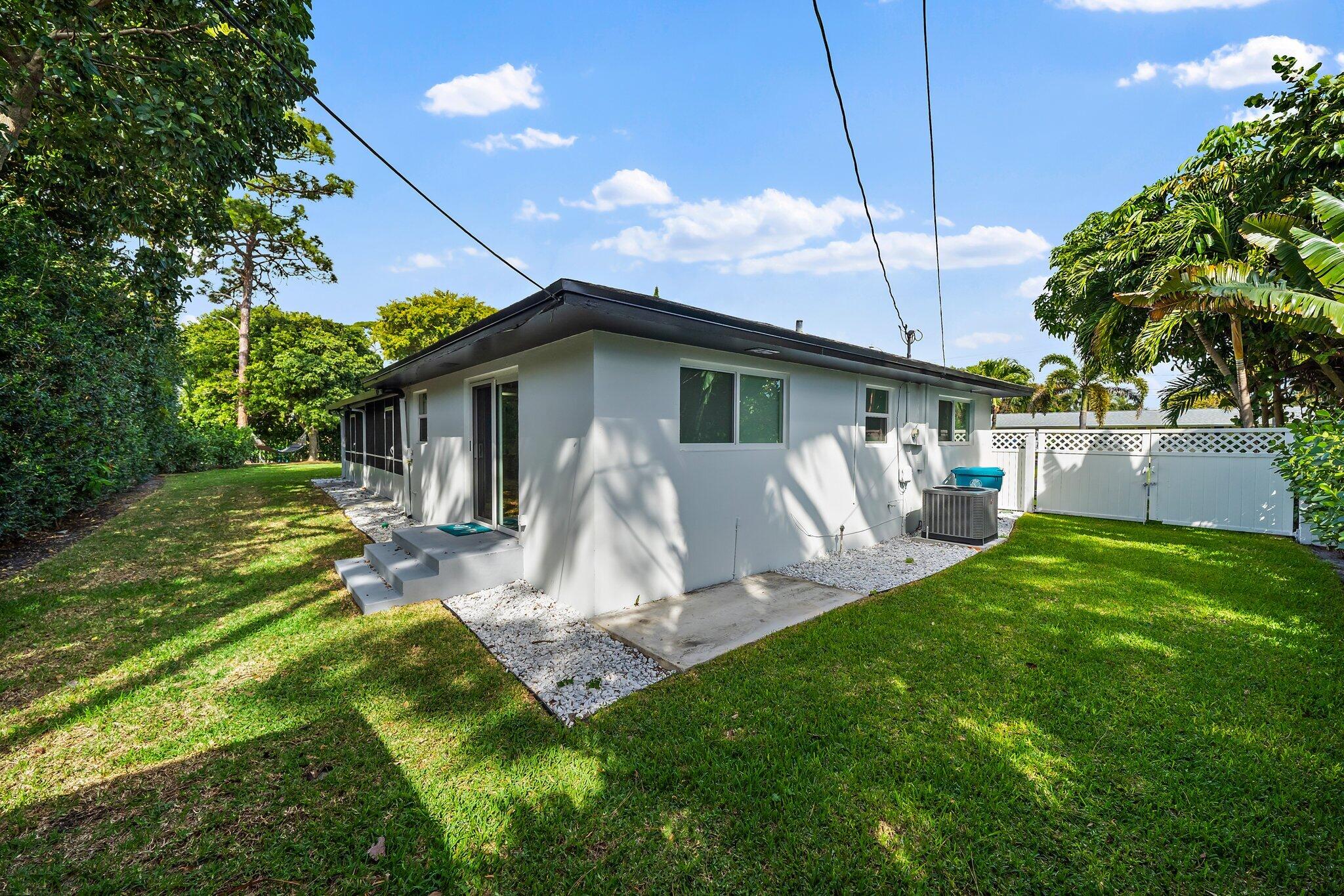 722 SW 25th Place
