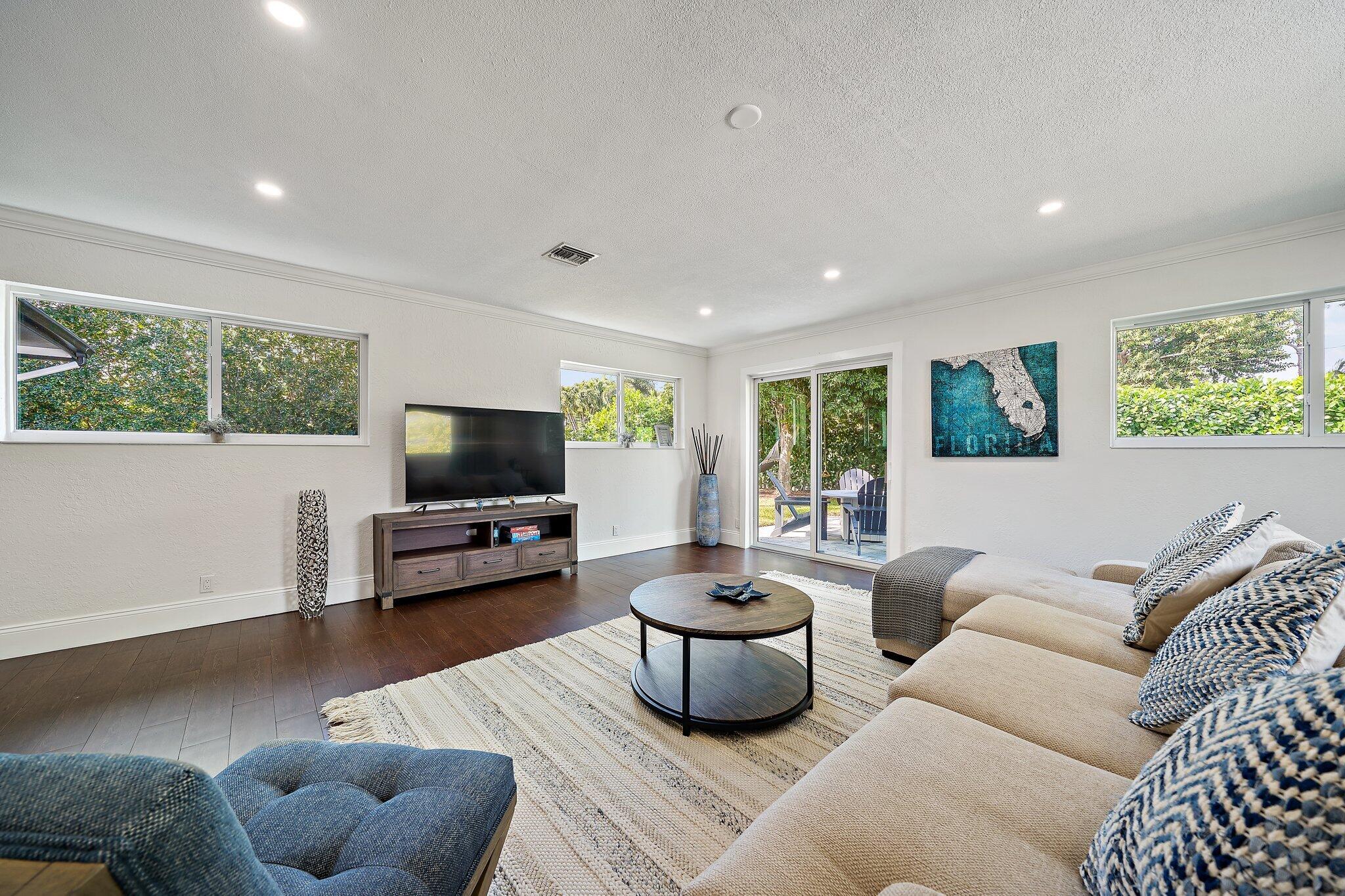 722 SW 25th Place