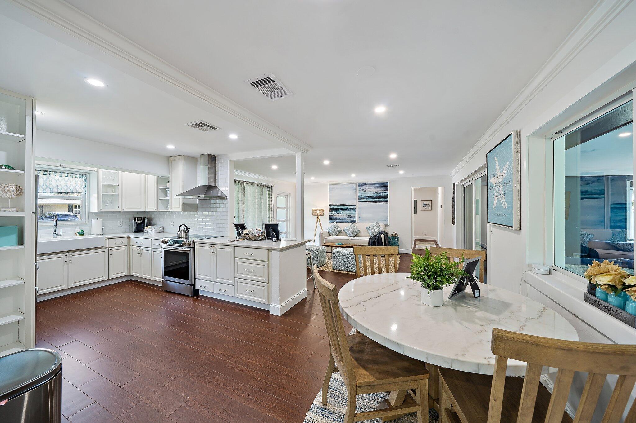 722 SW 25th Place