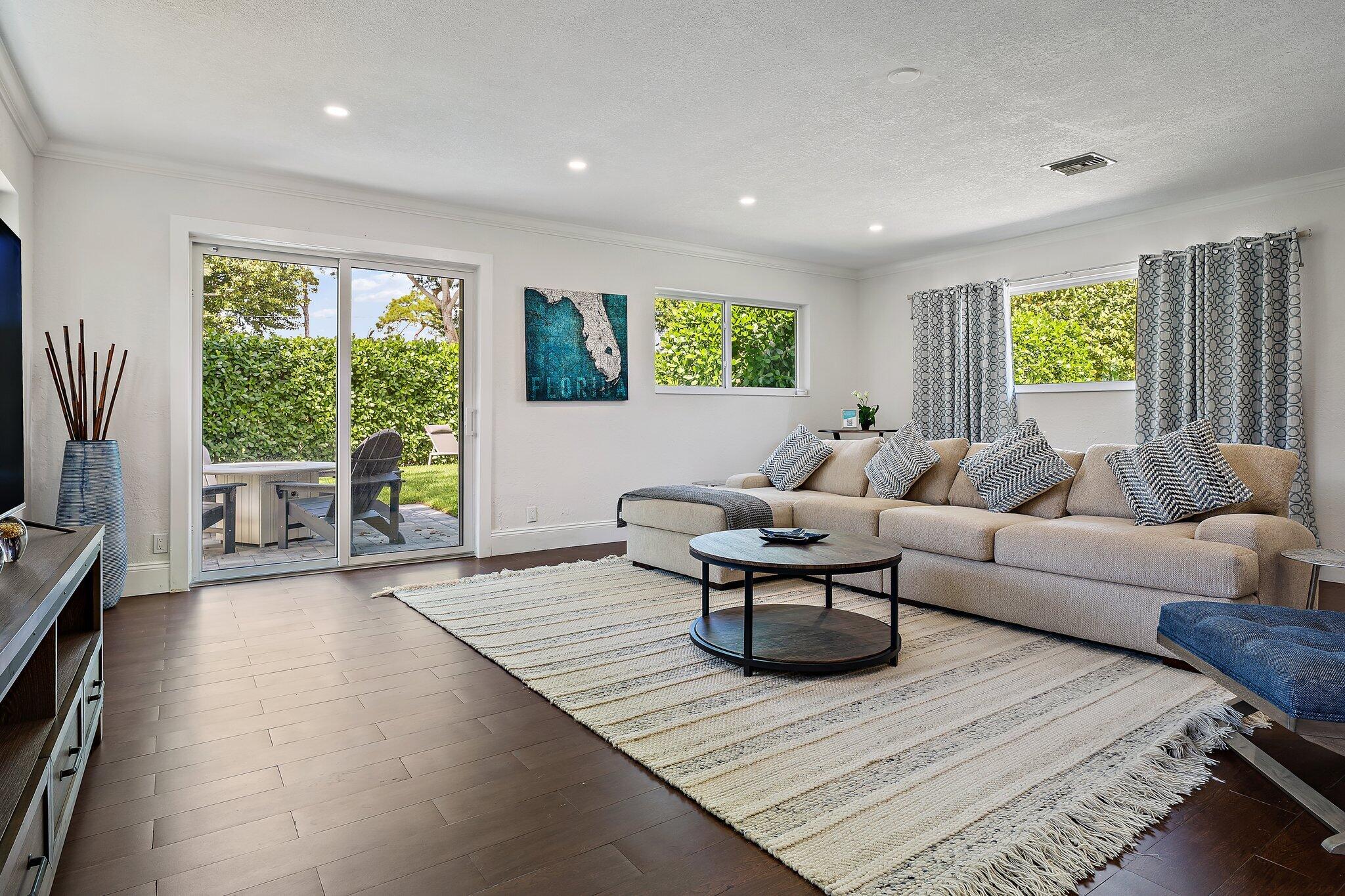 722 SW 25th Place