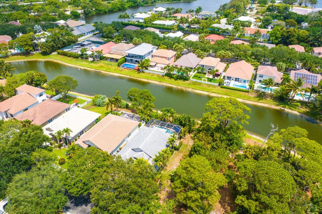 1103 Canoe Point