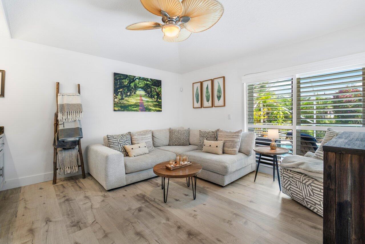 1103 Canoe Point