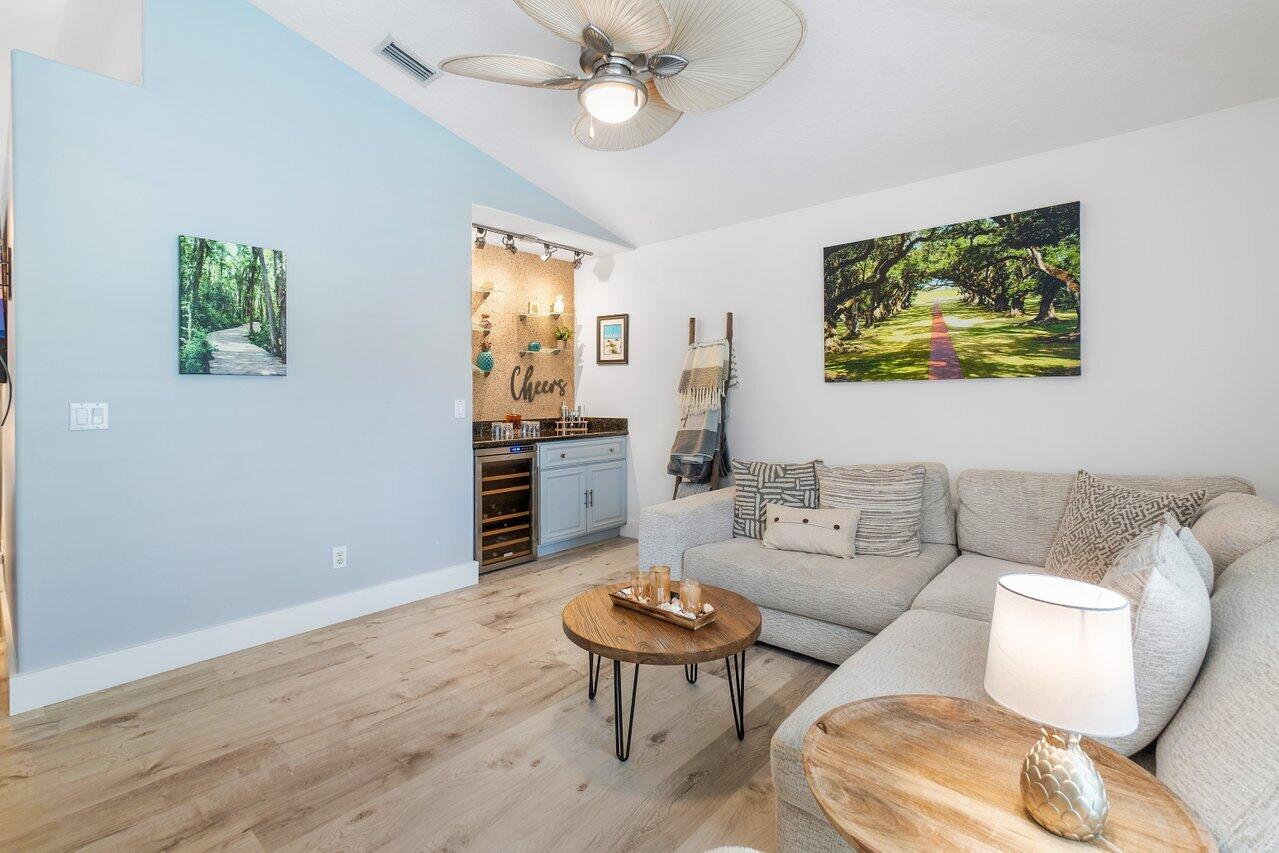 1103 Canoe Point