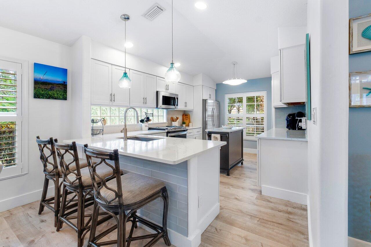1103 Canoe Point