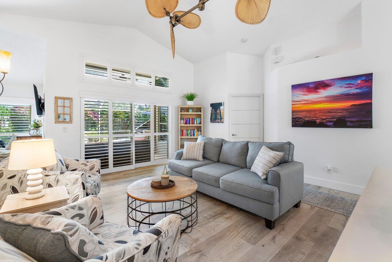 1103 Canoe Point
