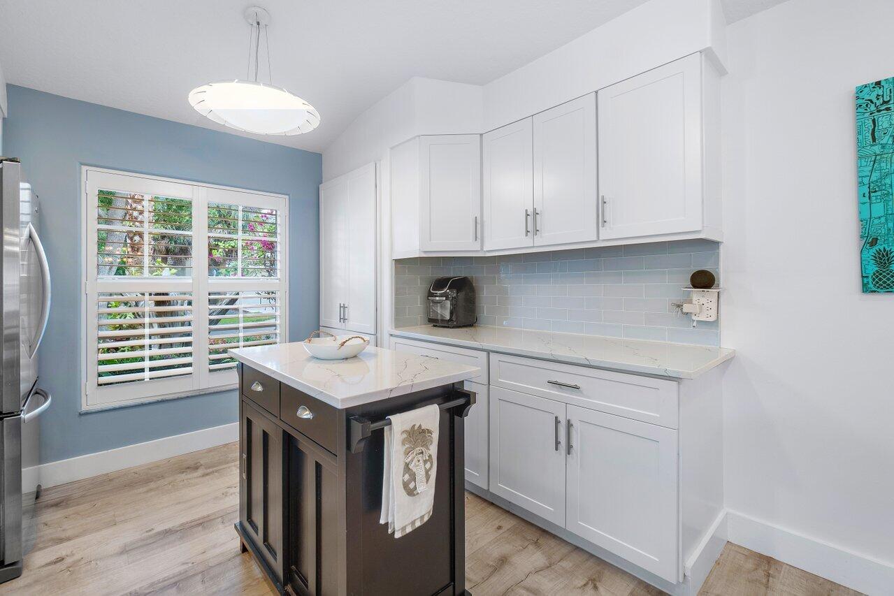 1103 Canoe Point