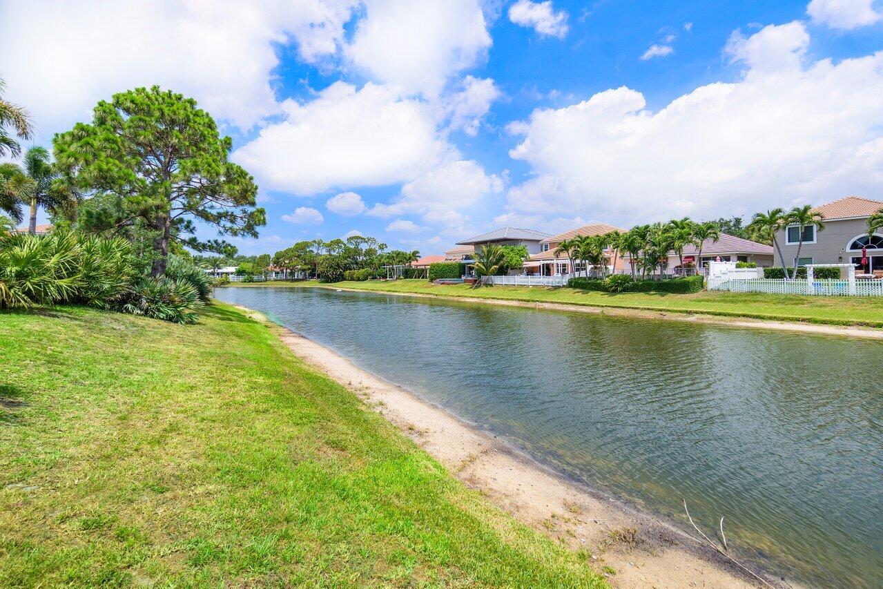 1103 Canoe Point