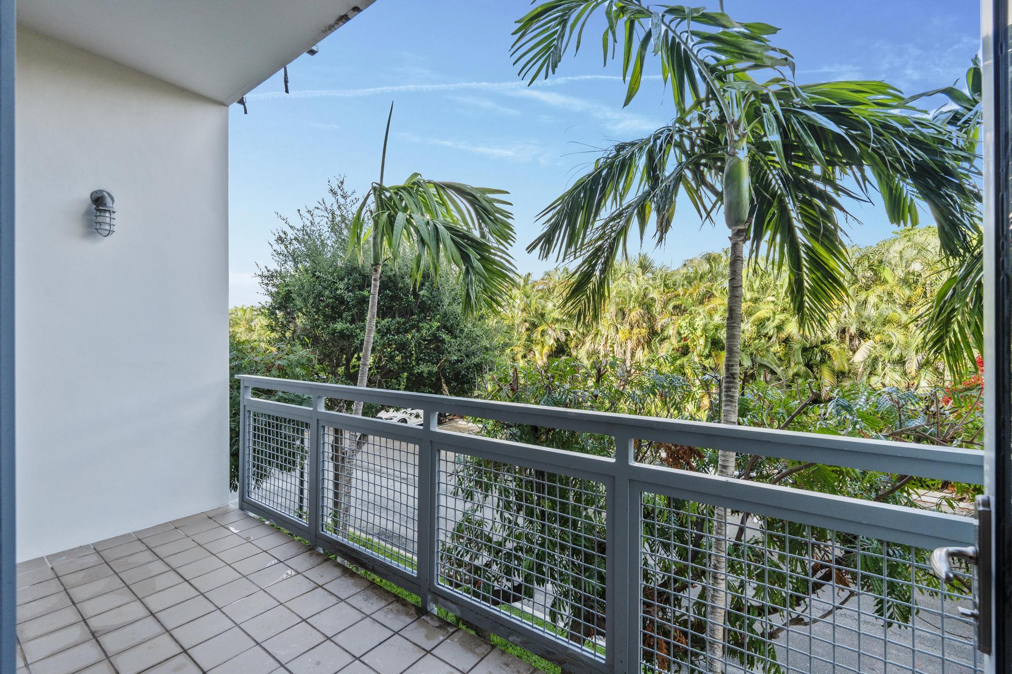 335 SE 6th Avenue 201