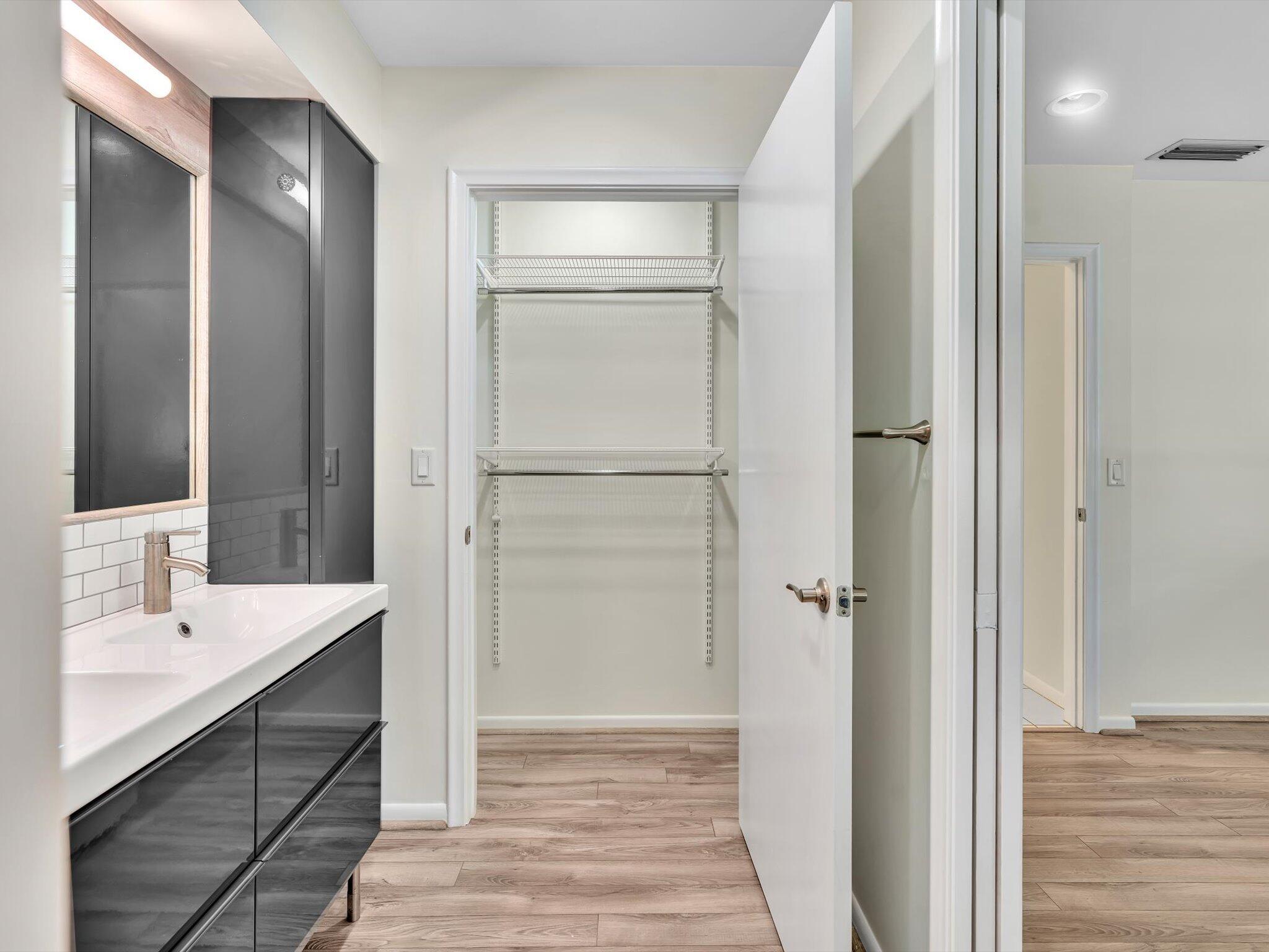 2710 SW 6th Street SW