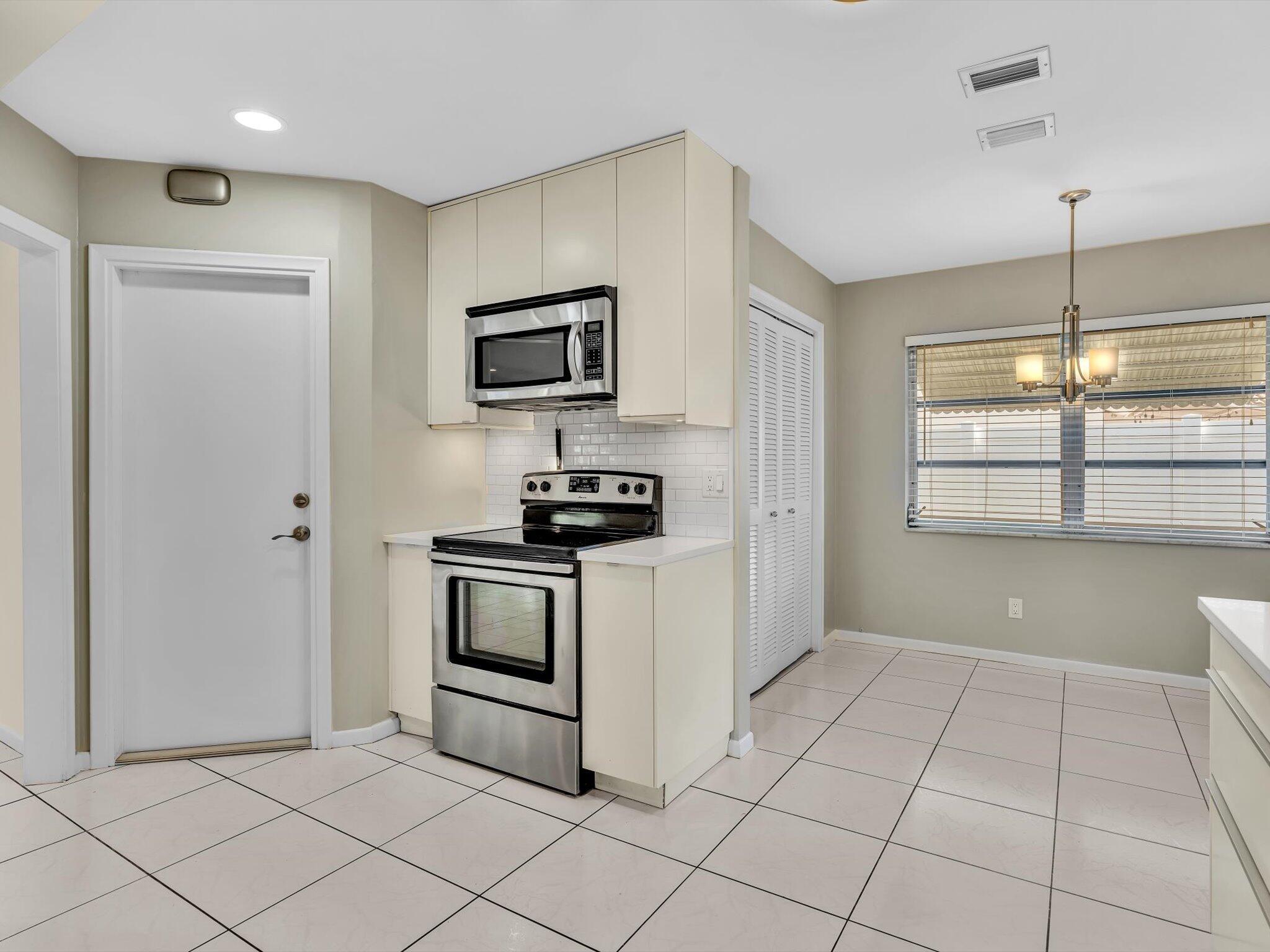 2710 SW 6th Street SW