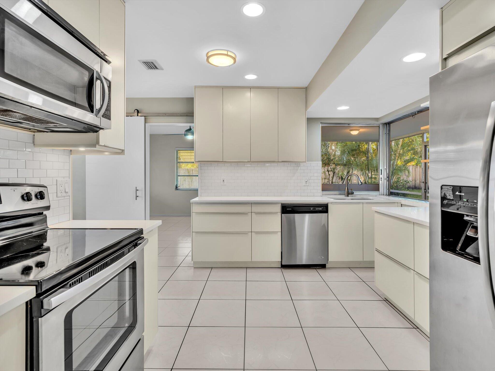 2710 SW 6th Street SW