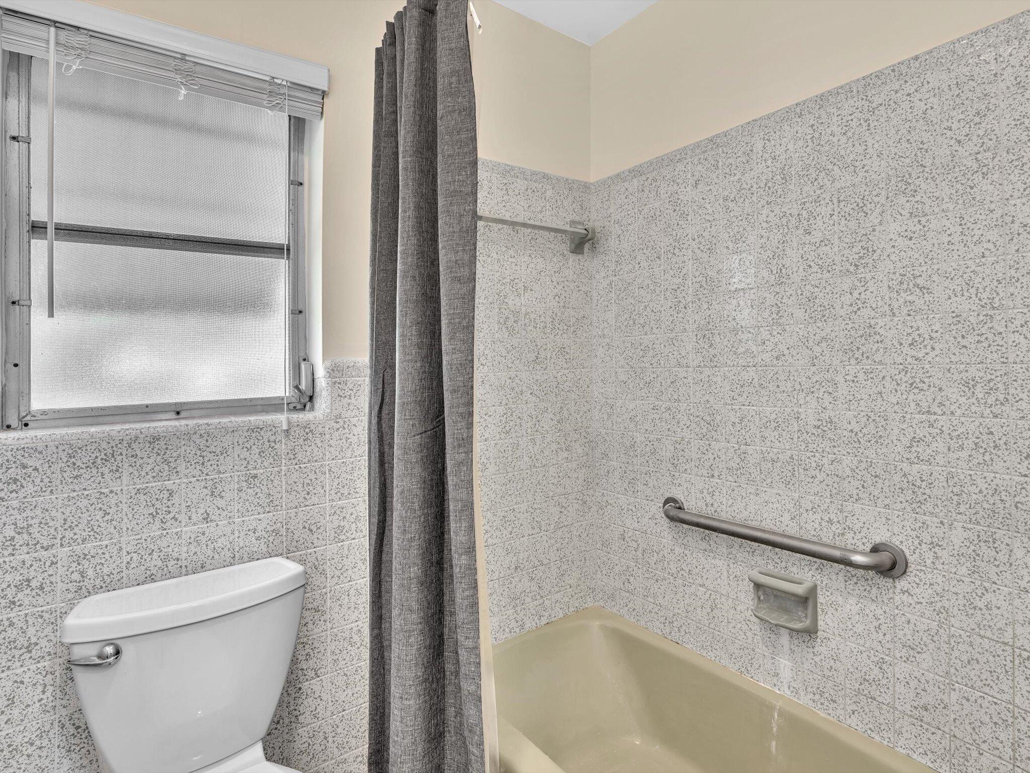 2710 SW 6th Street SW