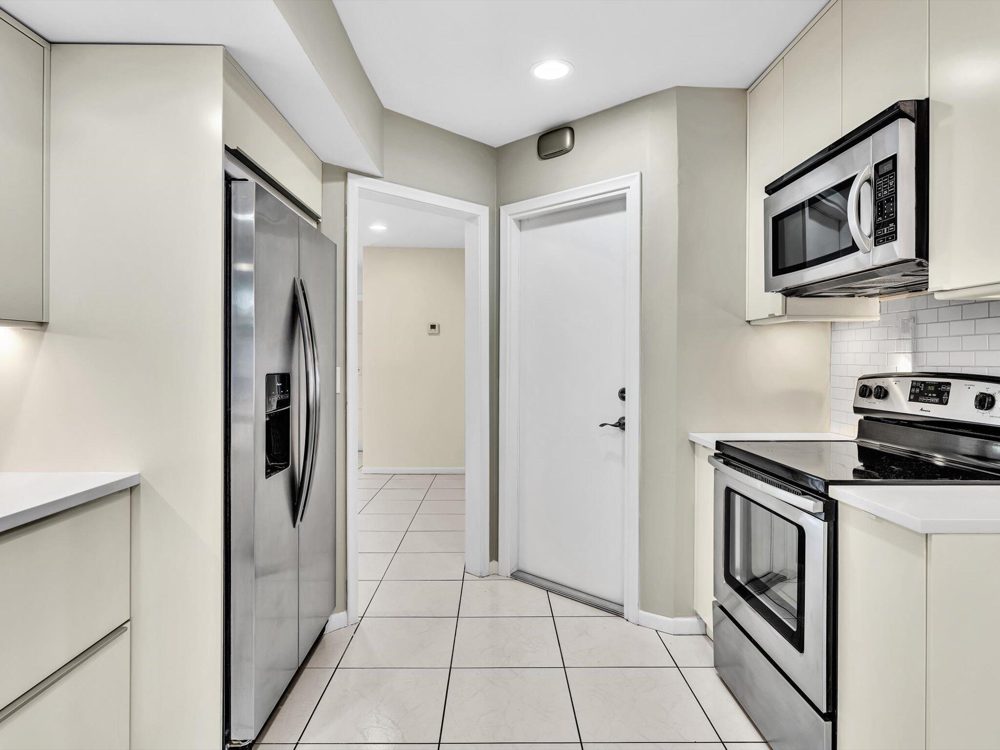 2710 SW 6th Street SW