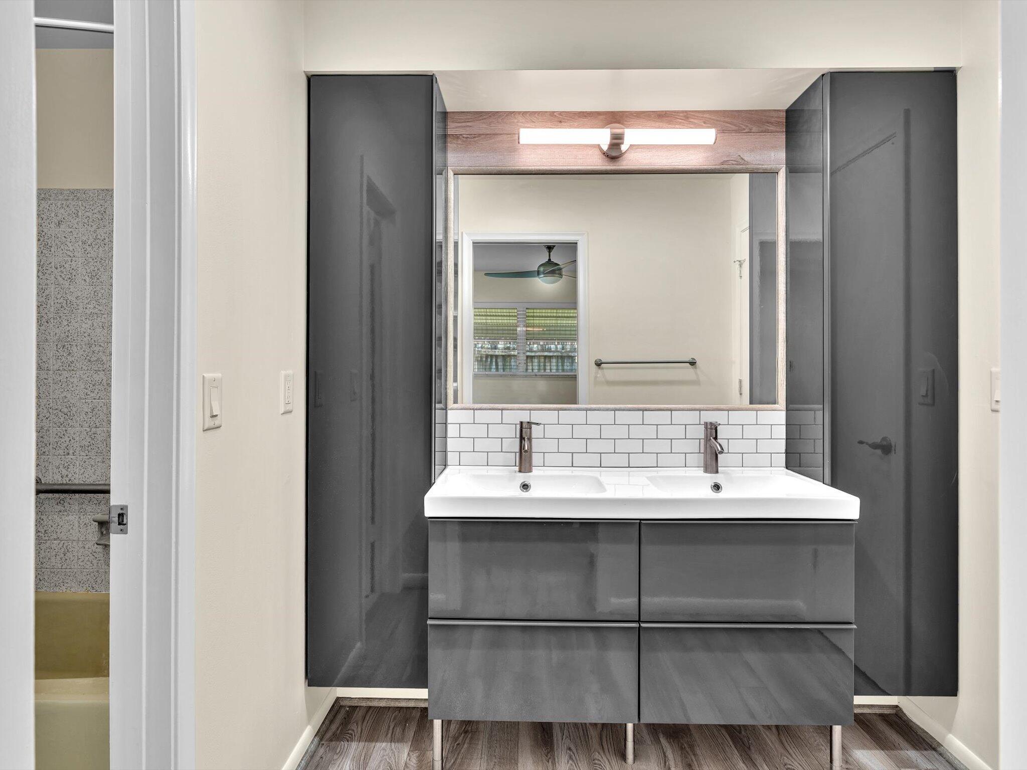 2710 SW 6th Street SW