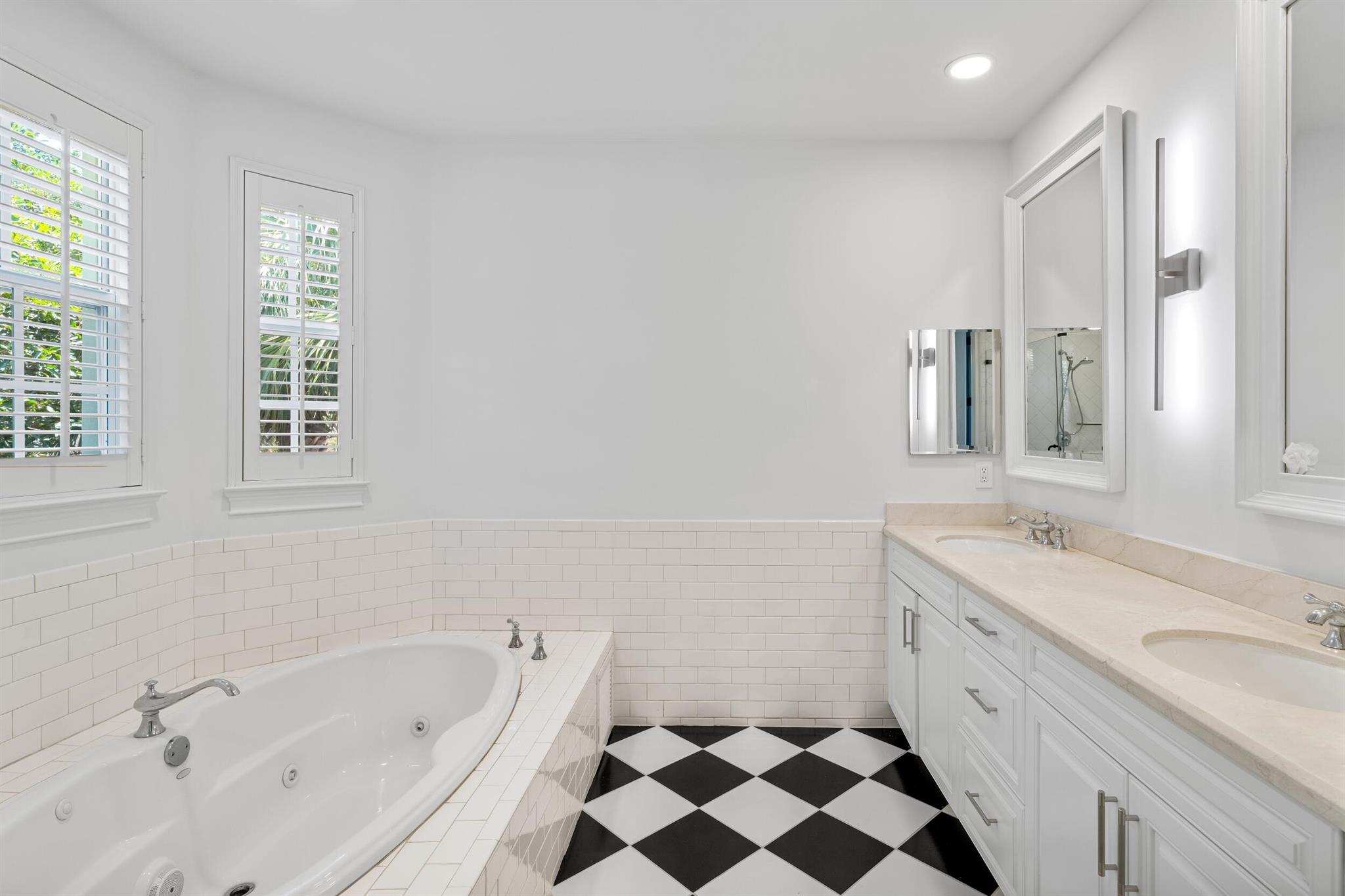 1028 E Heritage Club Circle