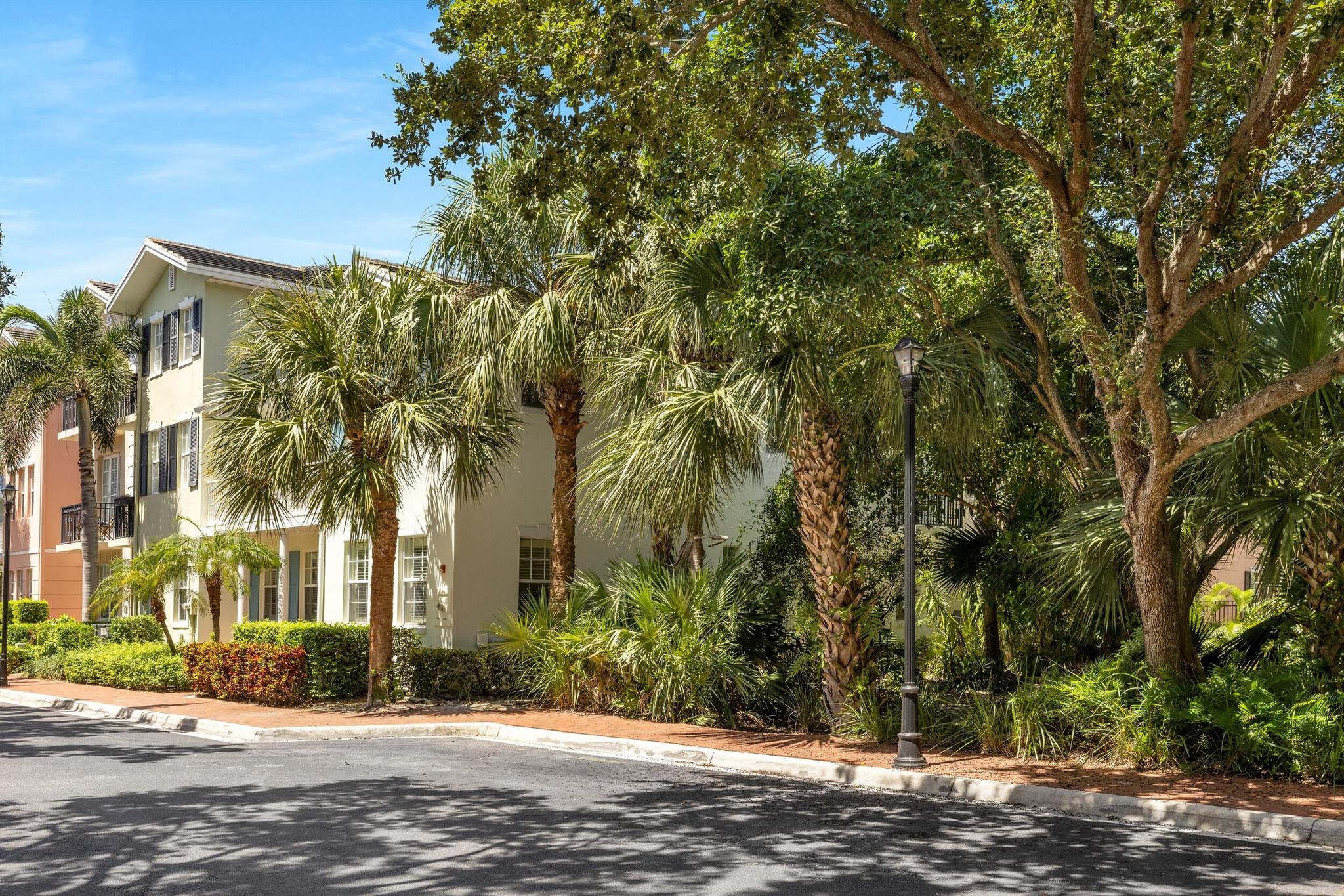 1028 E Heritage Club Circle