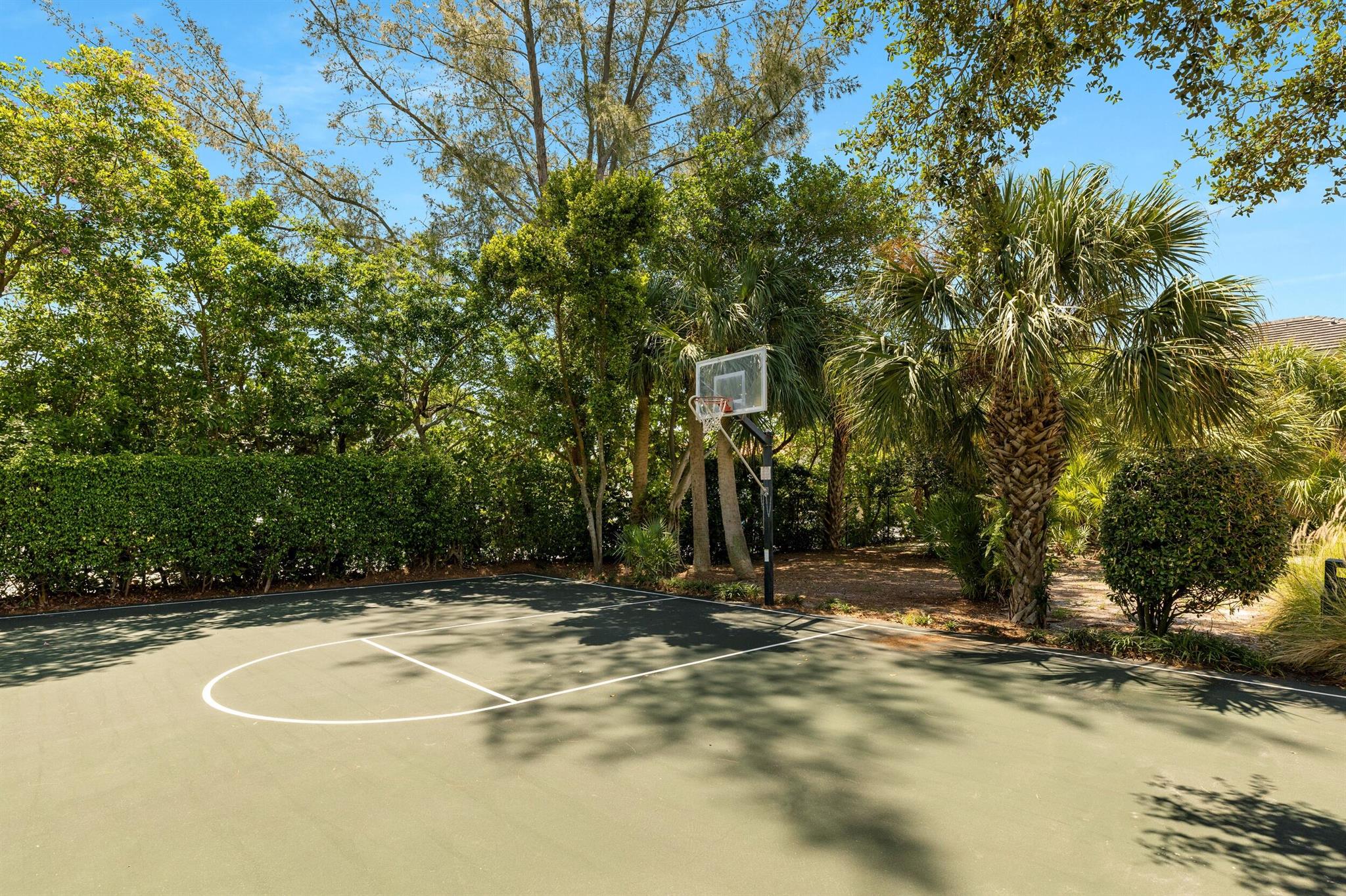 1028 E Heritage Club Circle