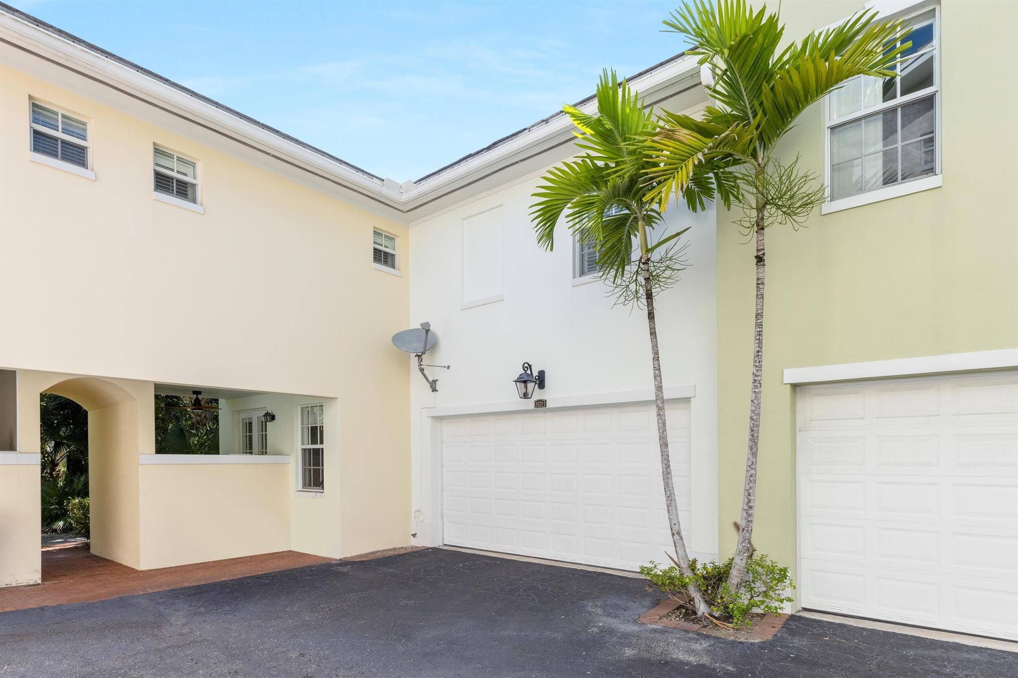 1028 E Heritage Club Circle