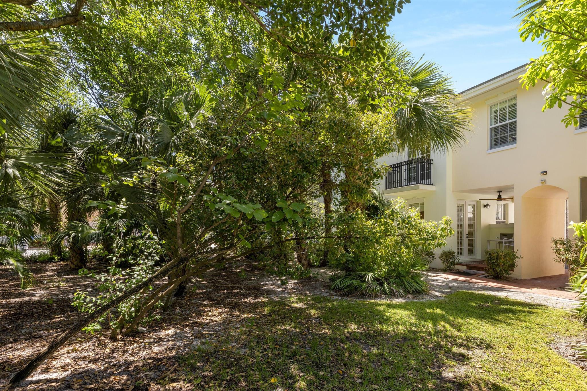 1028 E Heritage Club Circle